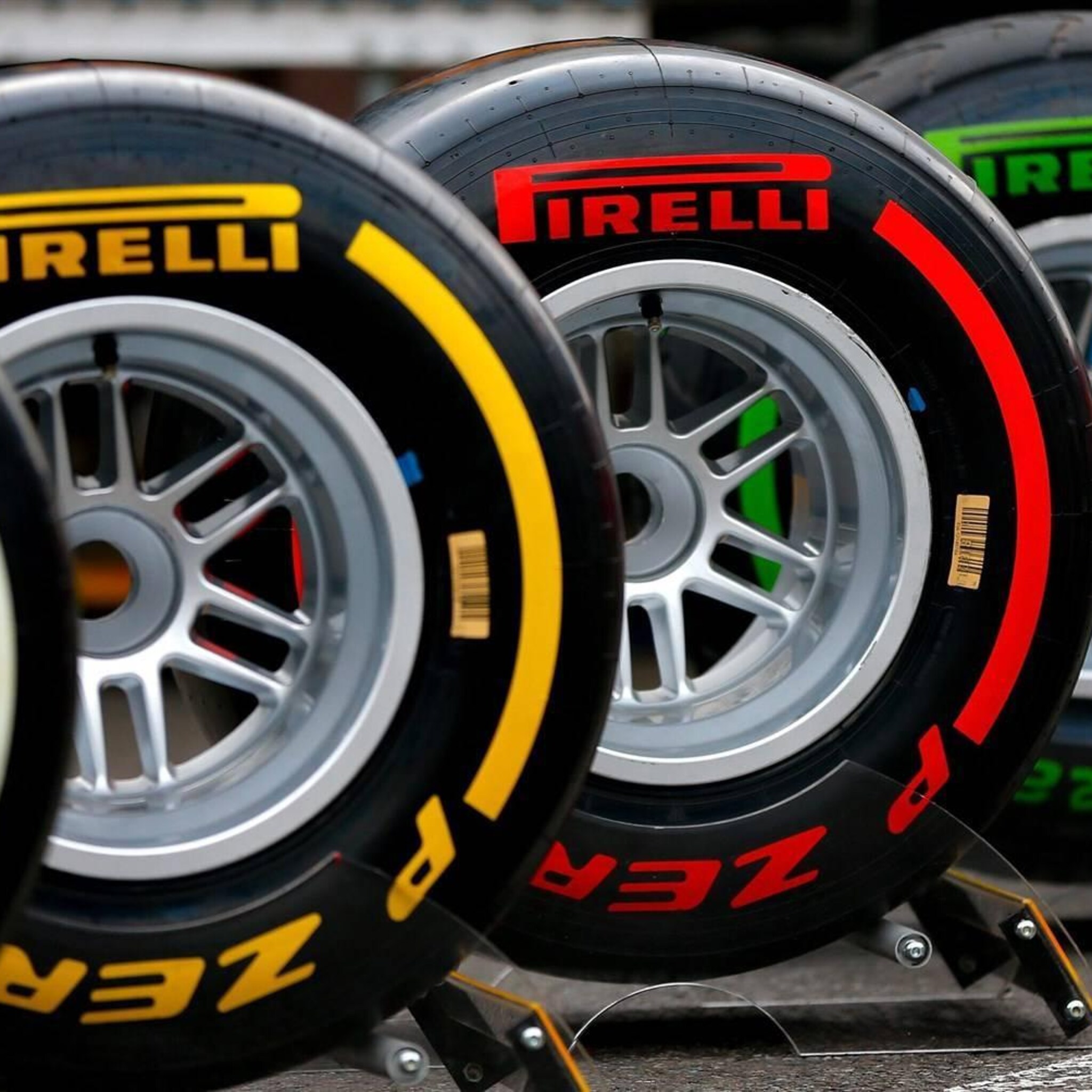 bloomberg italie wil minder chinese invloed bij pirelli