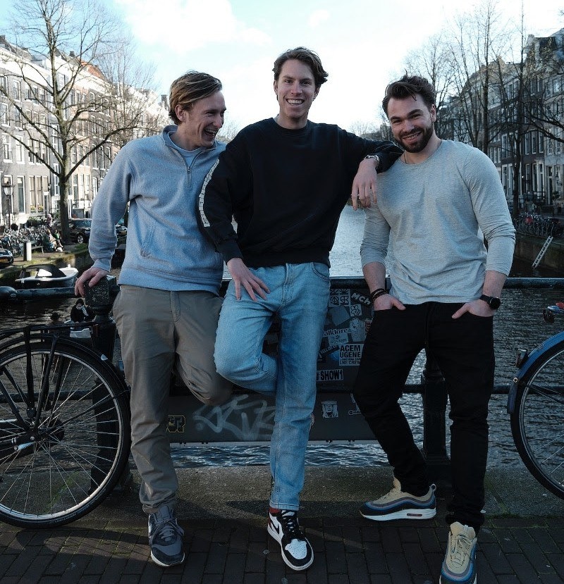 Tio met partners Gijs van Benten (l, Community Builder) en Bram Scholten (r, CTO).