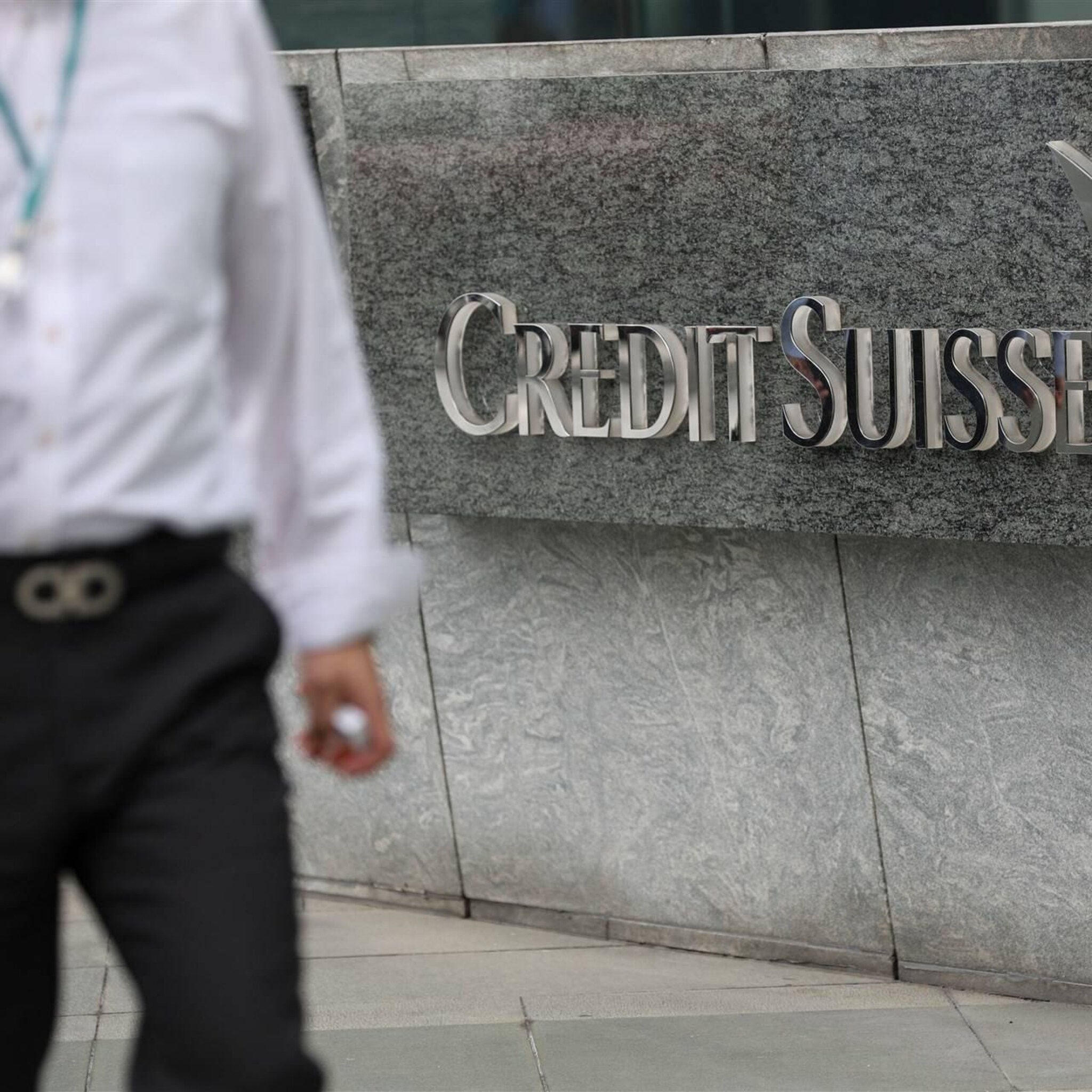 voorzitter credit suisse biedt excuses aan aandeelhouders aan