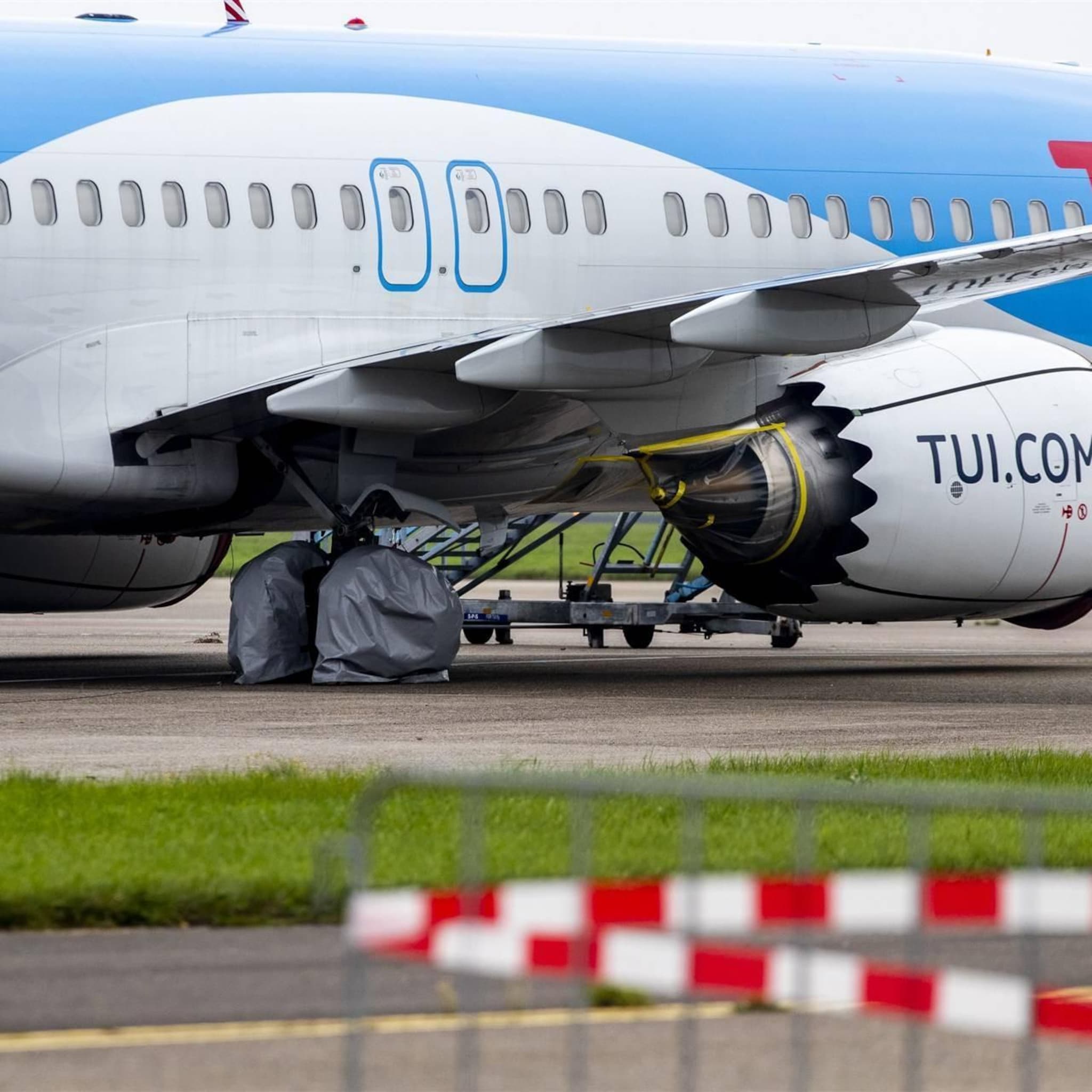 tui onaangenaam verrast over proefballonnen schiphol