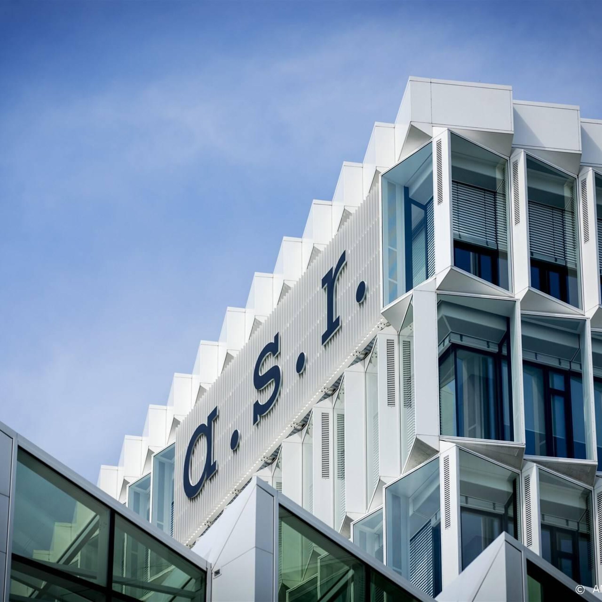 verzekeraars aan kop in hogere aex index