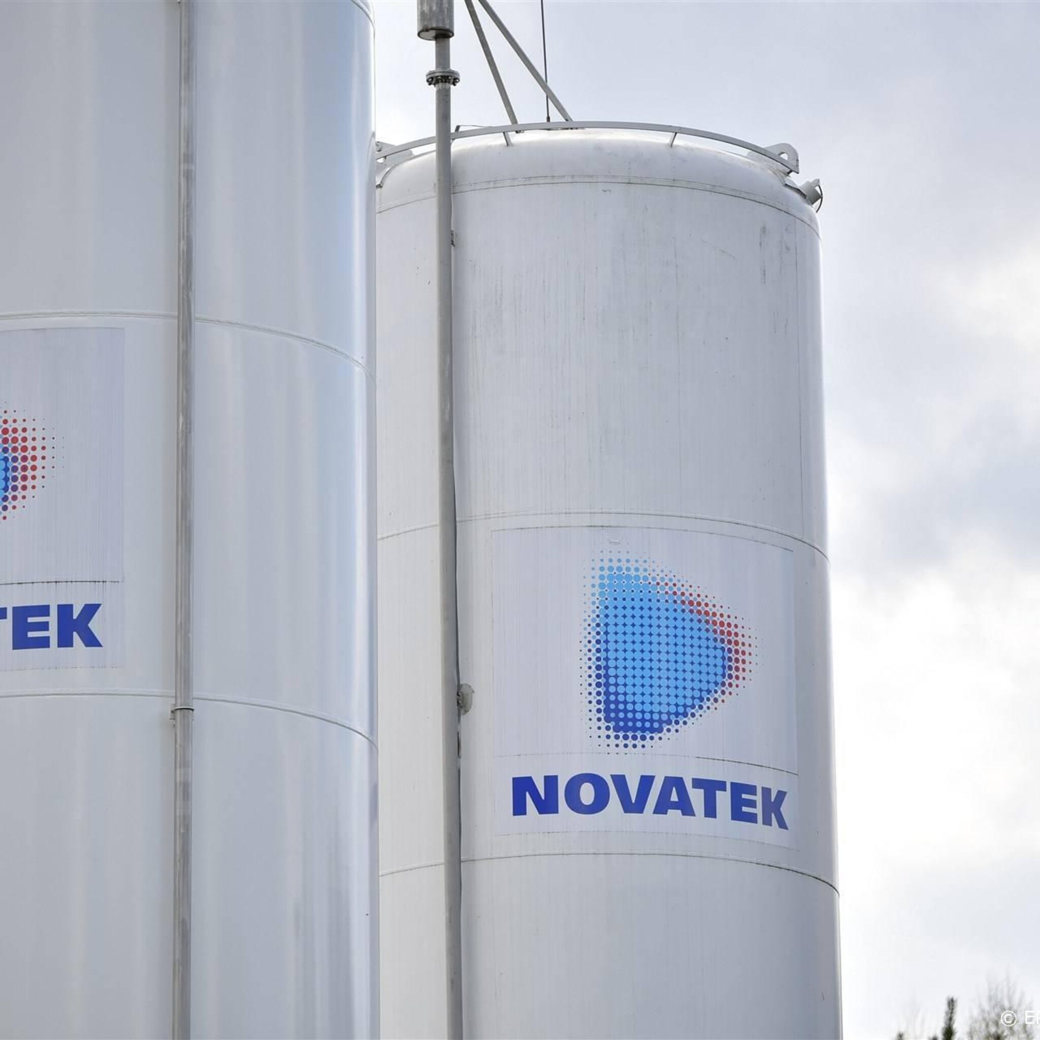 krant rusland staat grote betaling aan shell voor gasproject toe