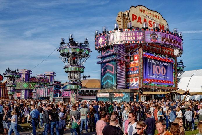 Lekkere drukte tijdens Paaspop 2022. Sligro heeft de hele donderdag afgekocht voor klanten en relaties. Archieffoto: ED/Dolph Cantrijn.