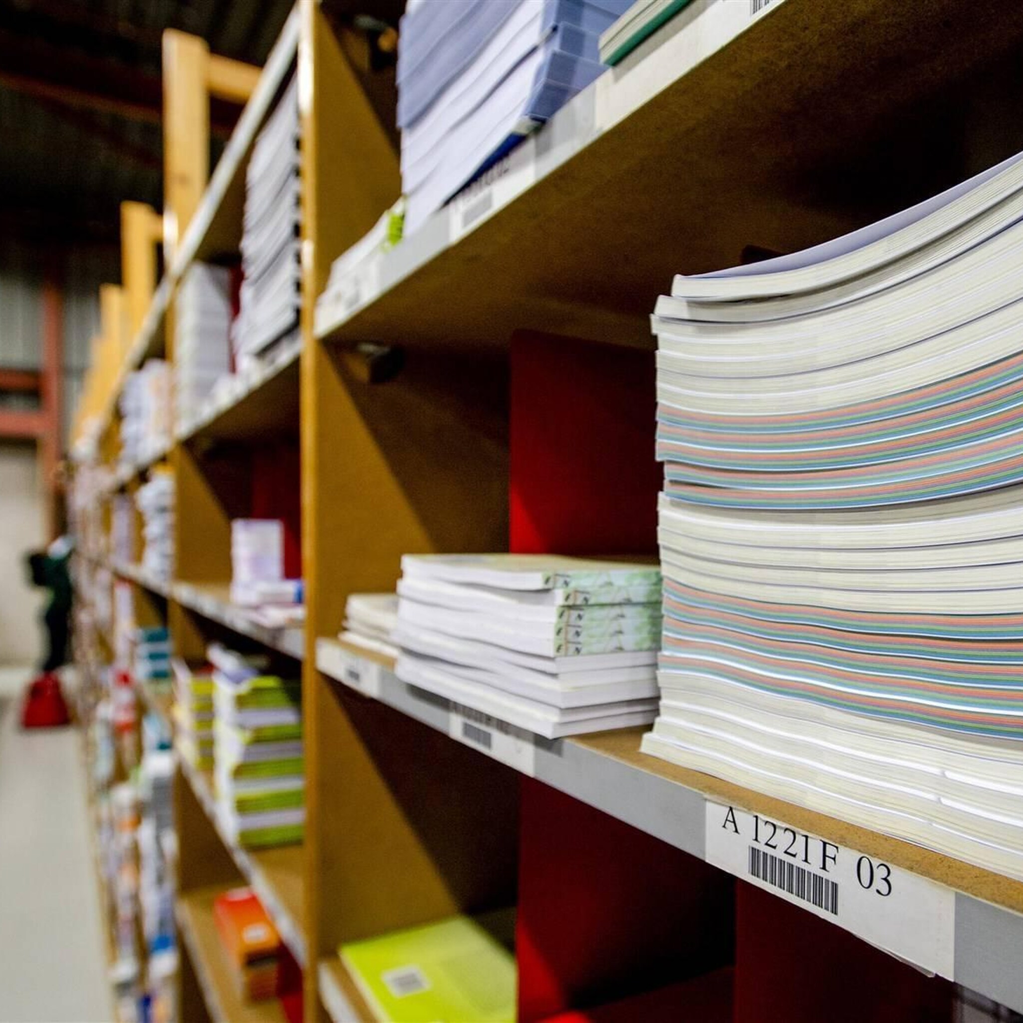 uitgeverij wpg wil af van vrij nederland en uitgever lesboeken