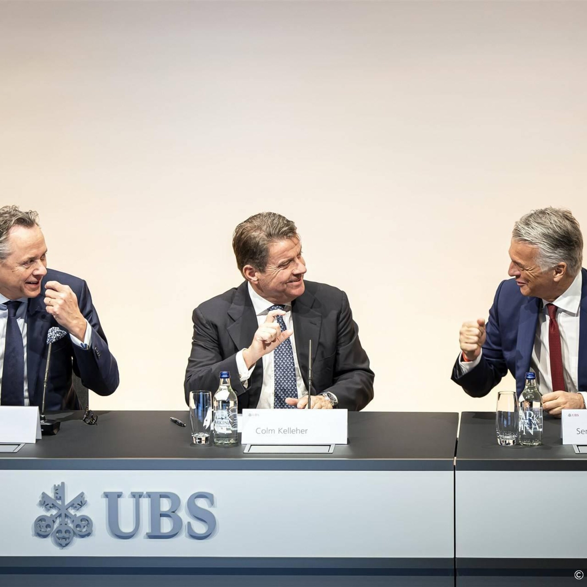 voorzitter ubs dankbaar voor bereidheid hamers om terug te treden