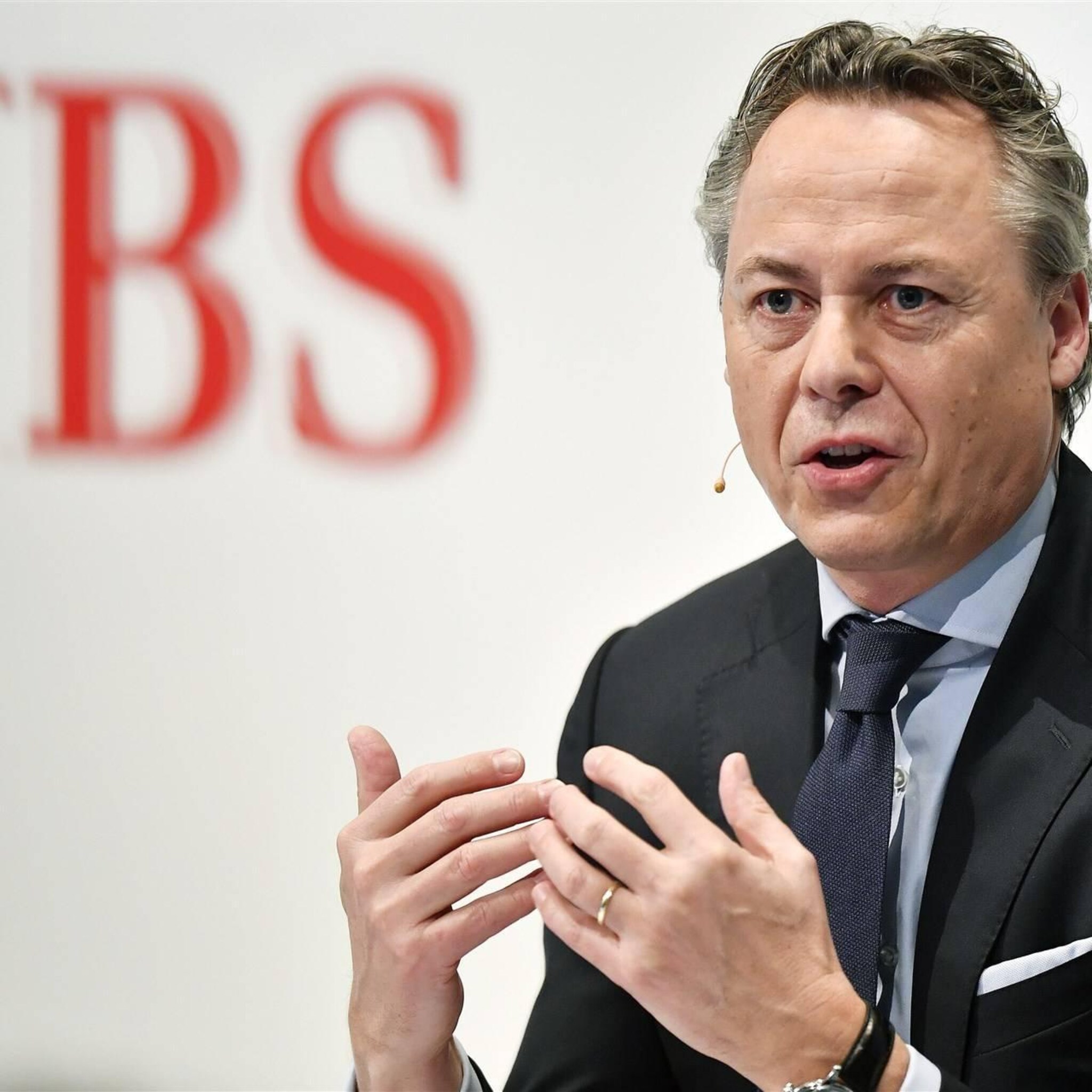 ralph hamers treedt terug als topman van zwitserse bank ubs