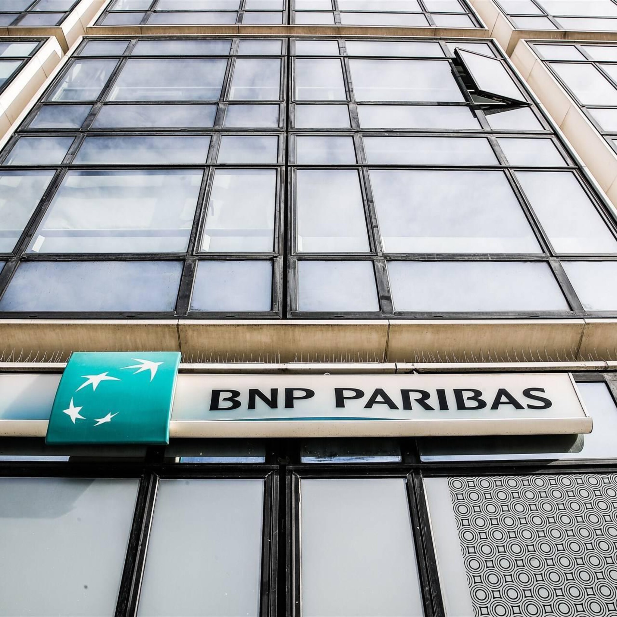 franse justitie doet inval bij banken om dividendfraude
