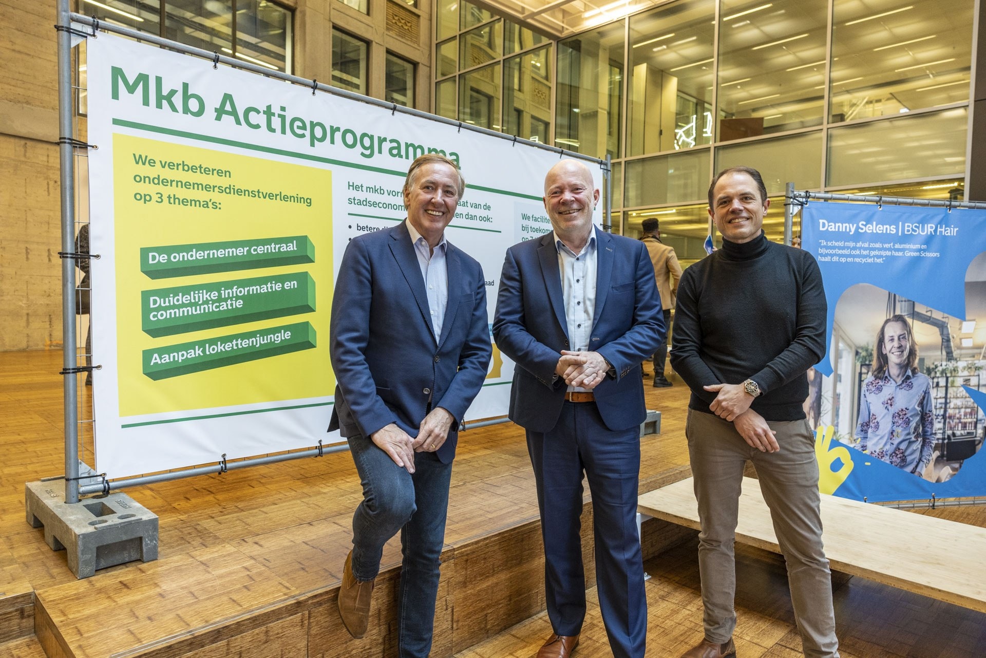 Presentatie van het nieuwe mkb-actieprogramma van de gemeente Rotterdam. V.l.n.r.: Pieter van Klaveren (MKB Rotterdam-Rijnmond), Robert Simons (wethouder Economie) en Lars Crama (UP!Rotterdam). Foto: Nico te Laak