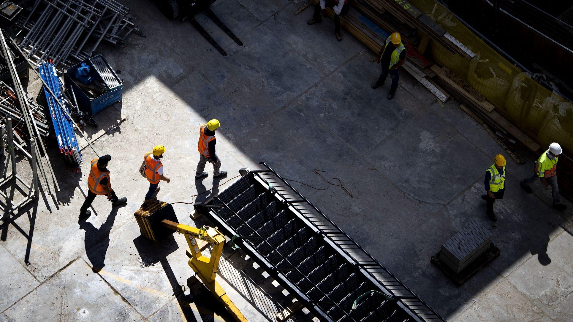 Werkzaamheden op een bouwplaats. De bouwsector heeft veel last van de stikstofregels. Foto: ANP