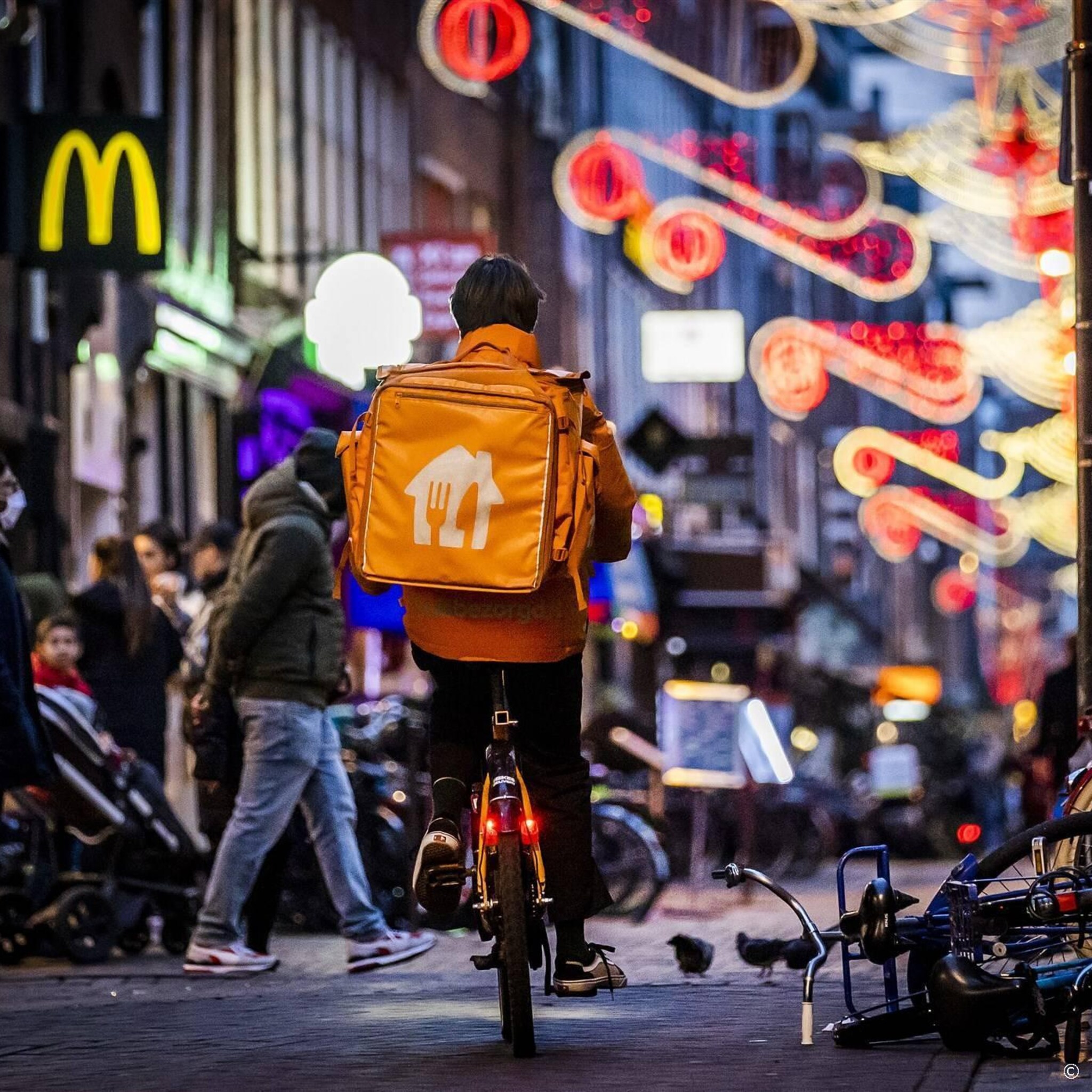 hoge raad bepaalt of bezorgers deliveroo werknemer of zzp er zijn