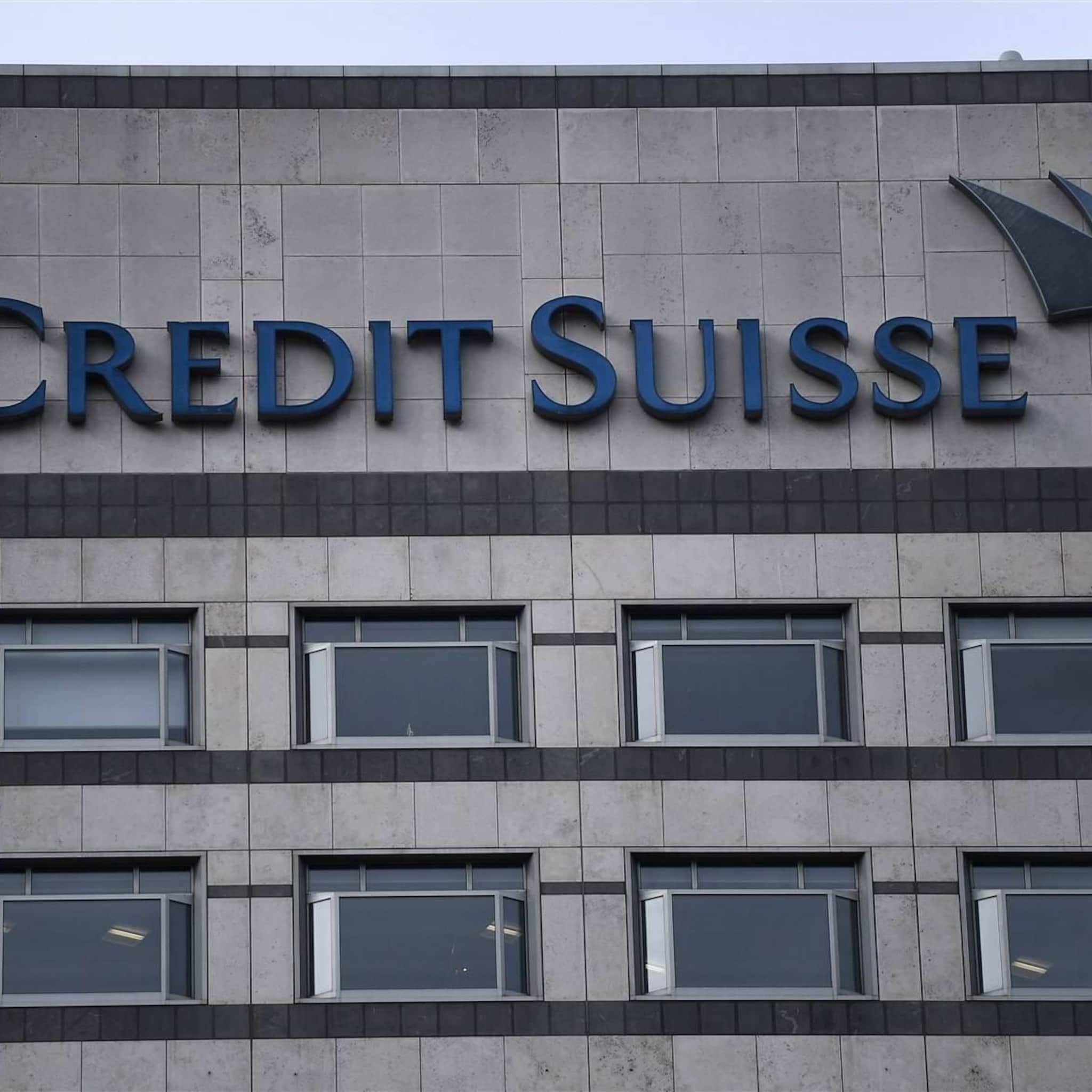 zwitserland legt bonussen bij credit suisse aan banden na redding