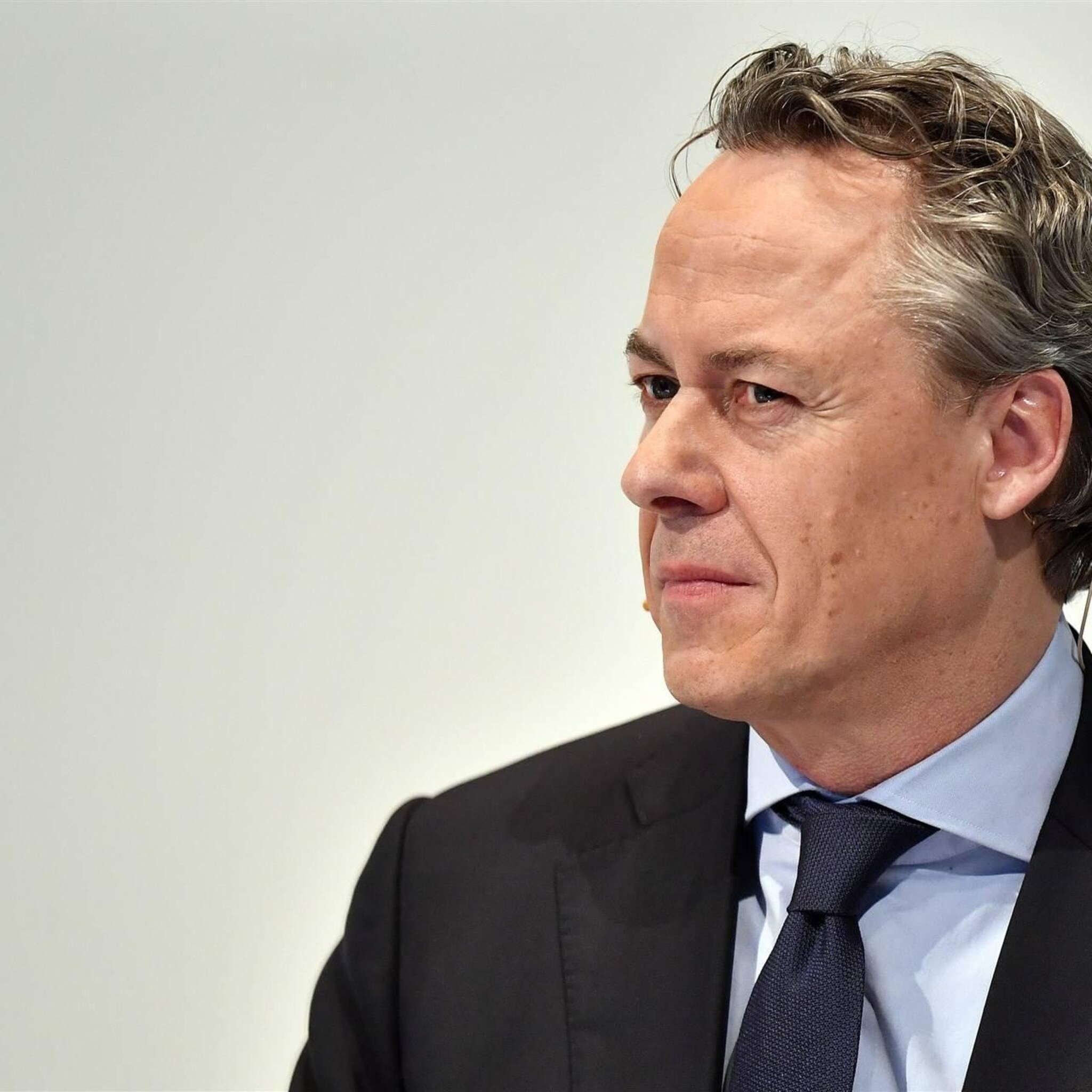 hamers moet flink gaan reorganiseren bij ubs en credit suisse