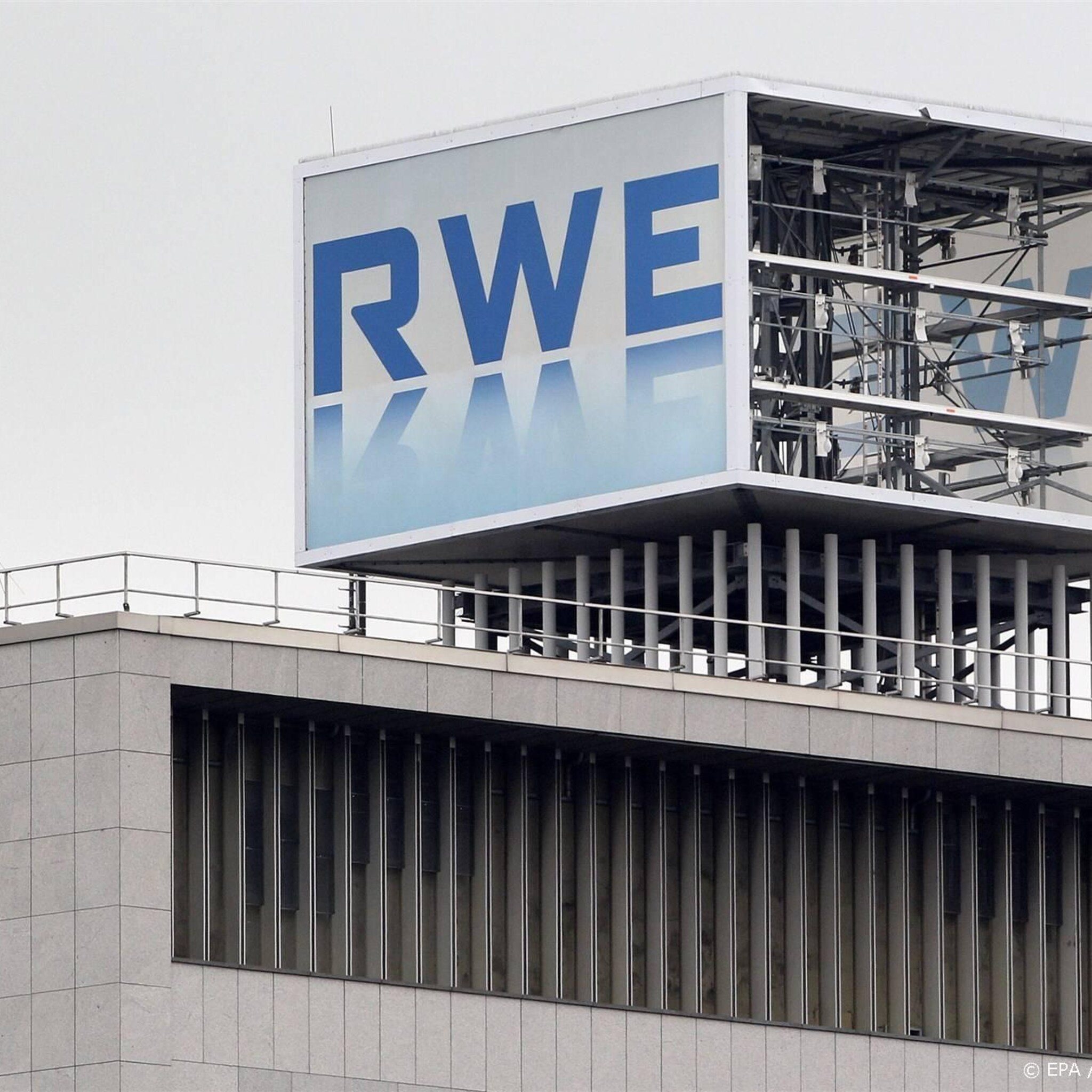 energiebedrijf rwe werkt aan lng terminal oostzee ondanks kritiek