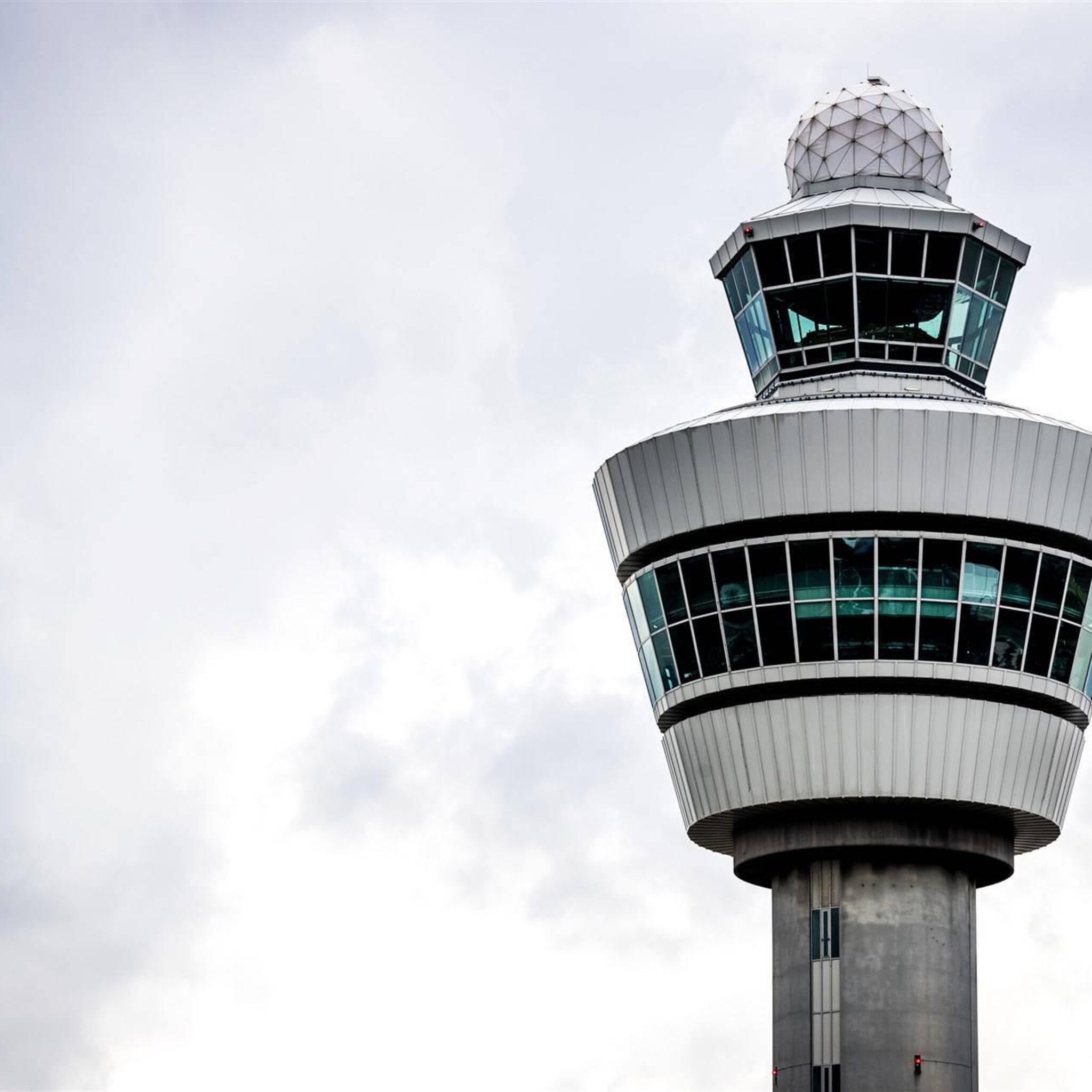 omwonenden schiphol naast staat tegenover vliegmaatschappijen