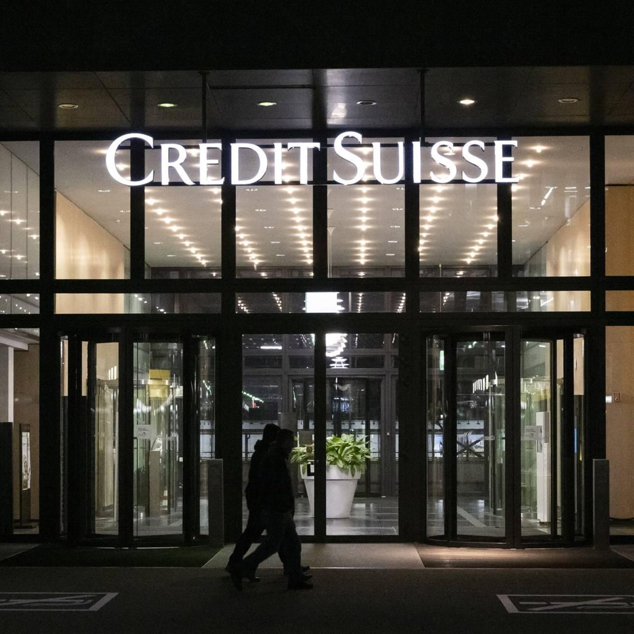 bloomberg autoriteiten praten met credit suisse over steunopties
