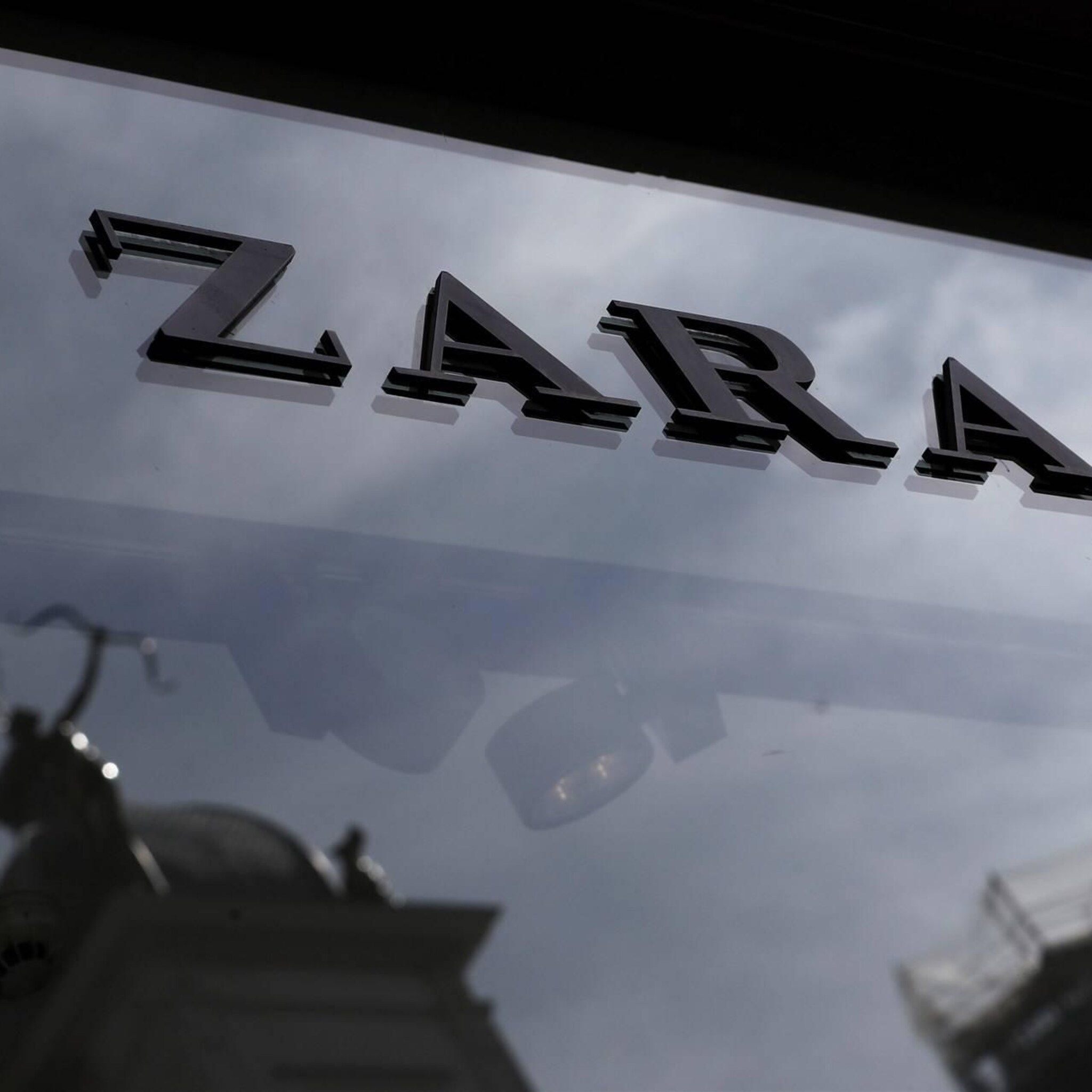 recordwinst voor moederbedrijf van kledingketens zara en bershka