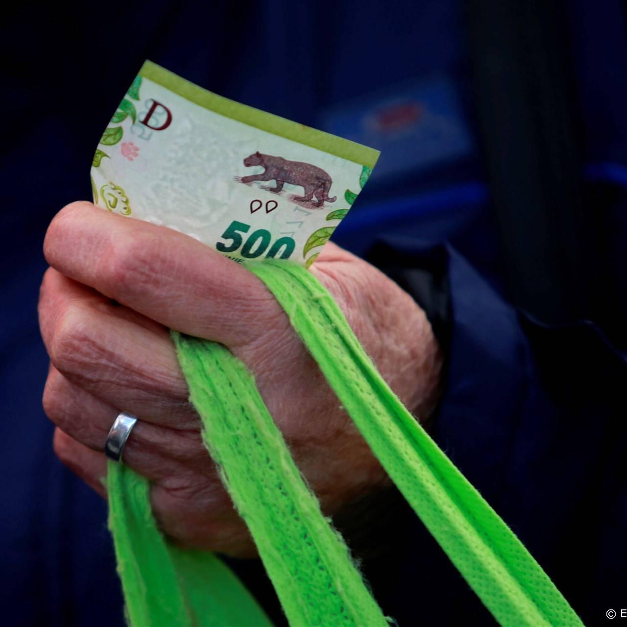 argentijnen zuchten onder inflatie van meer dan 100 procent