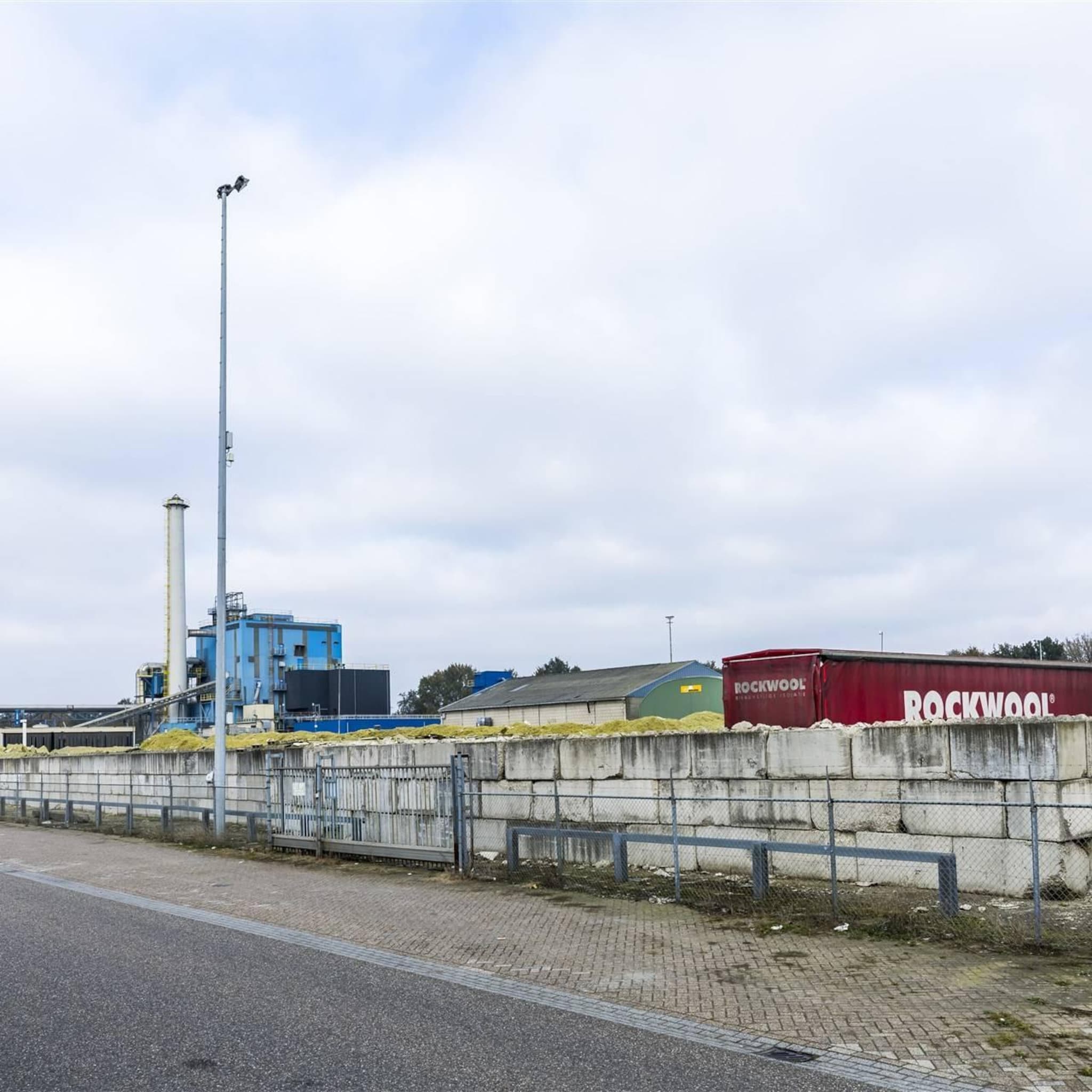 nachtploeg steenwolproducent rockwool legt woensdag het werk neer