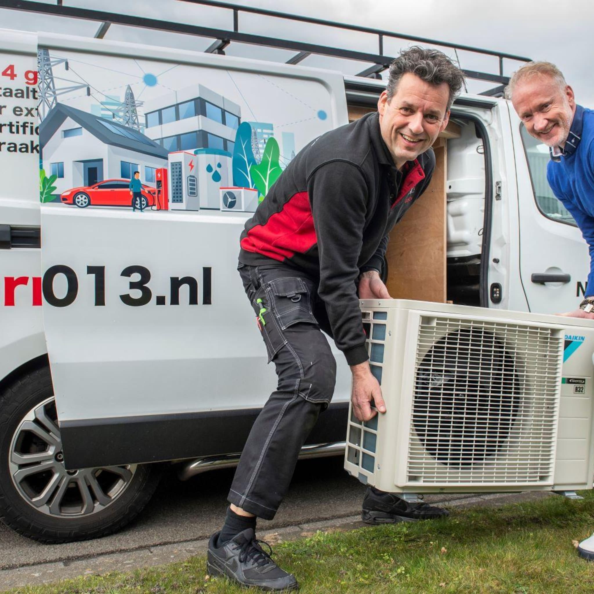 hij was wethouder in tilburg en nu is joost moller succesvol loodgieter