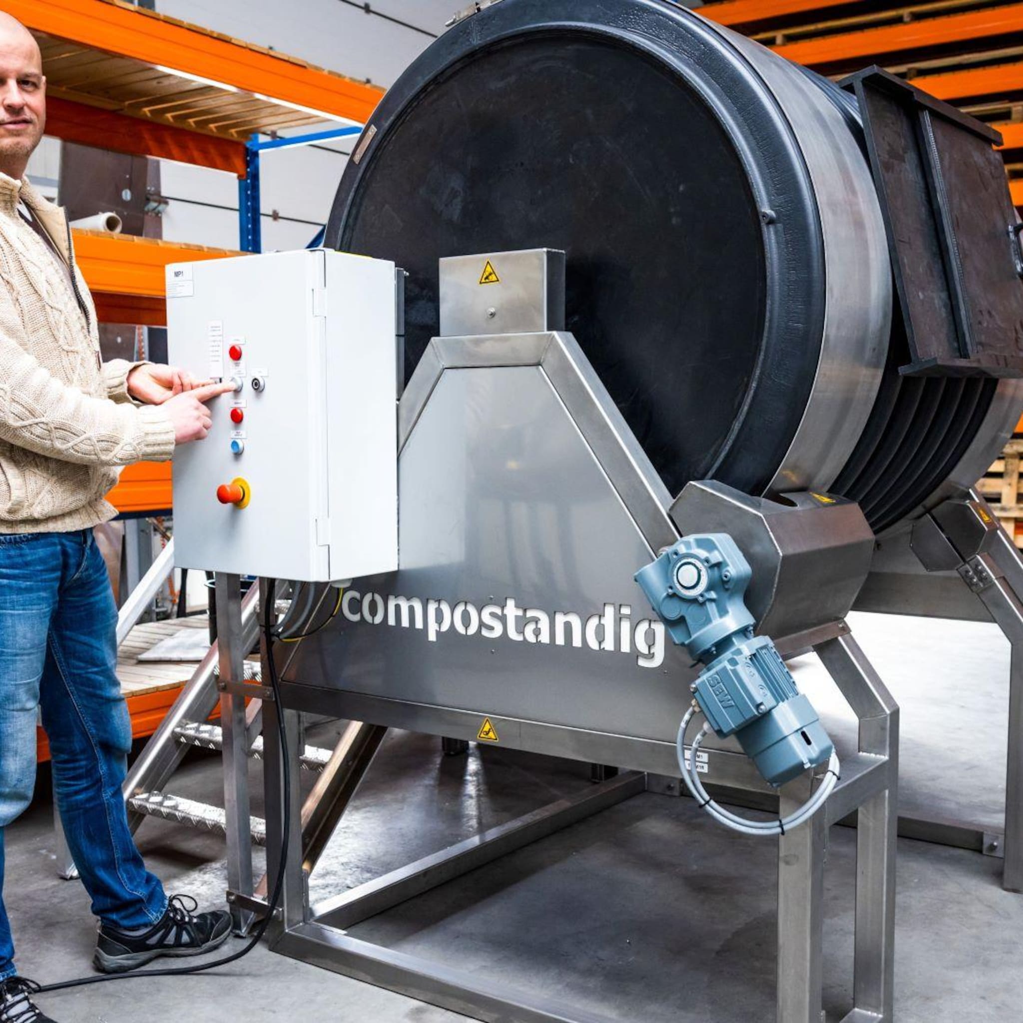 deze ondernemer wil met composteermachine co2 uitstoot verlagen