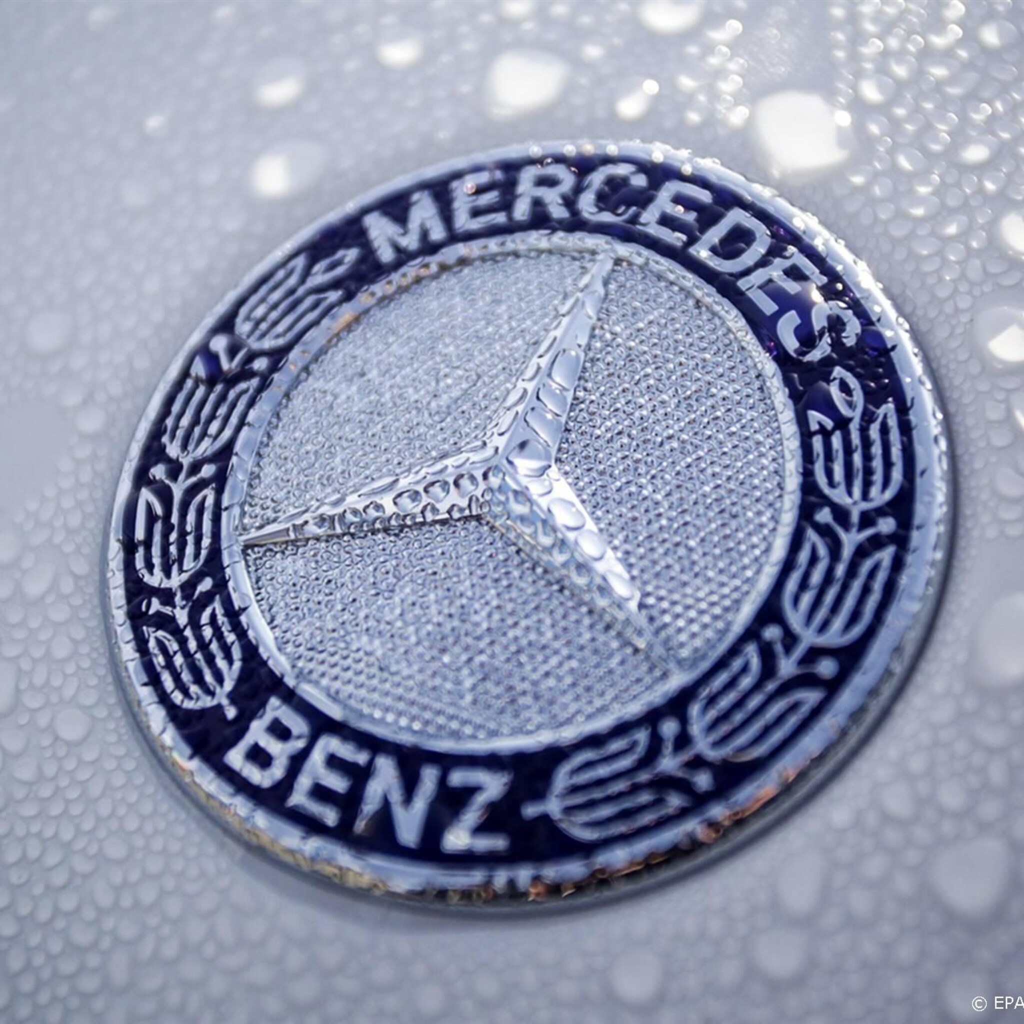 mercedes benz wil nog dit jaar eigen snellaadstations bouwen