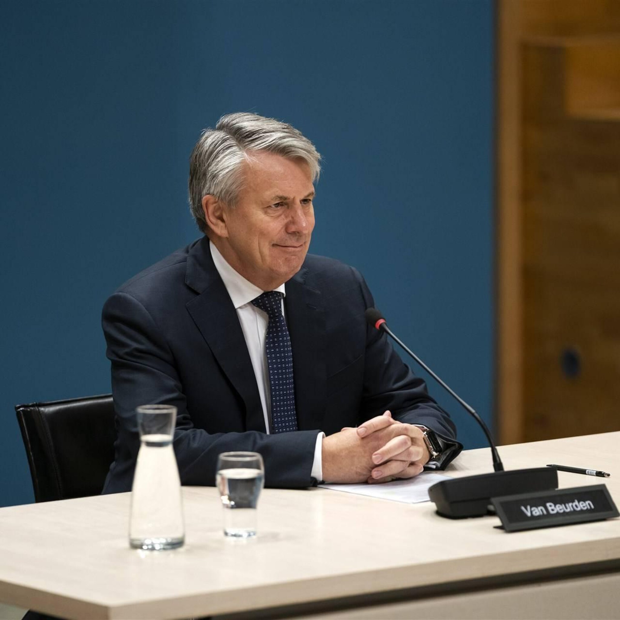 beloning afzwaaiend topman shell met helft gestegen tot 11 miljoen