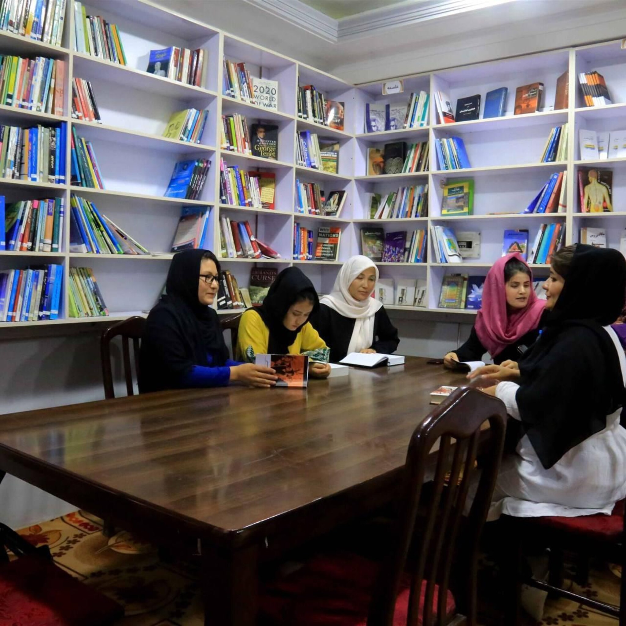 veel minder werk afghaanse vrouwen sinds machtsovername taliban