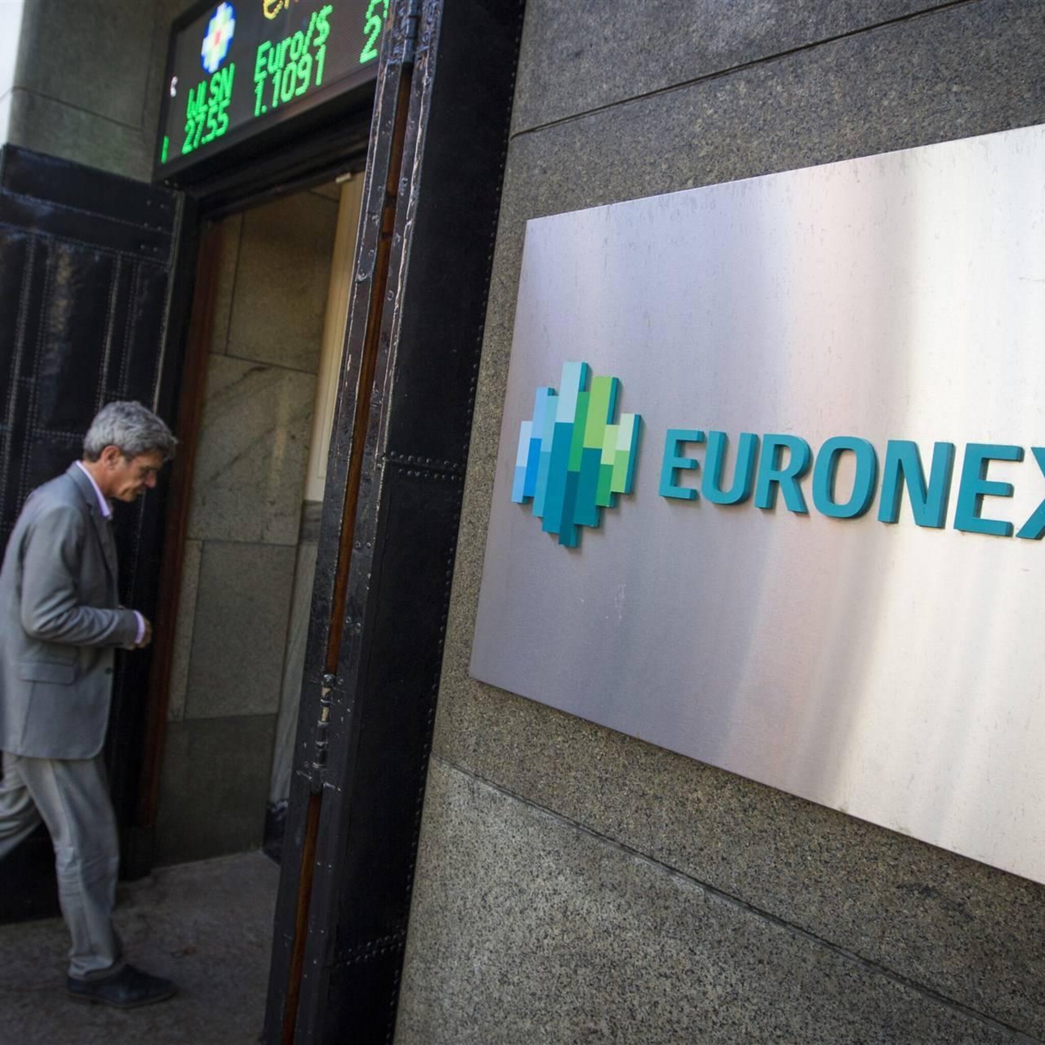 dsm aan kop in afwachtende aex ing onderaan