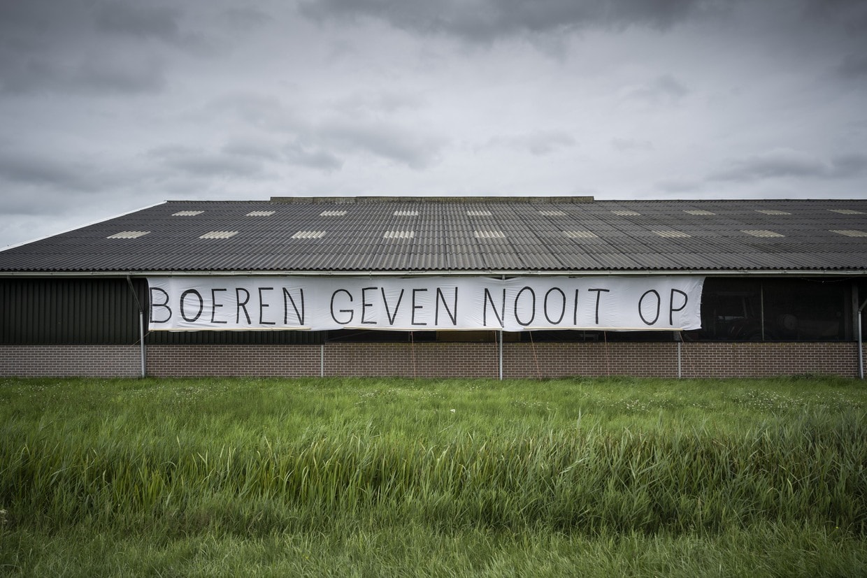 Stil protest op een boerderij in Groningen tegen de stikstofplannen van het kabinet en als steunbetuiging aan de boeren.