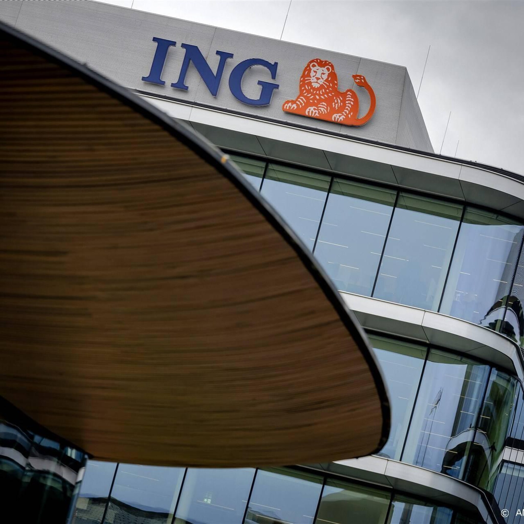 groep zakelijke klanten ing vraagt bank te stoppen met fossiel