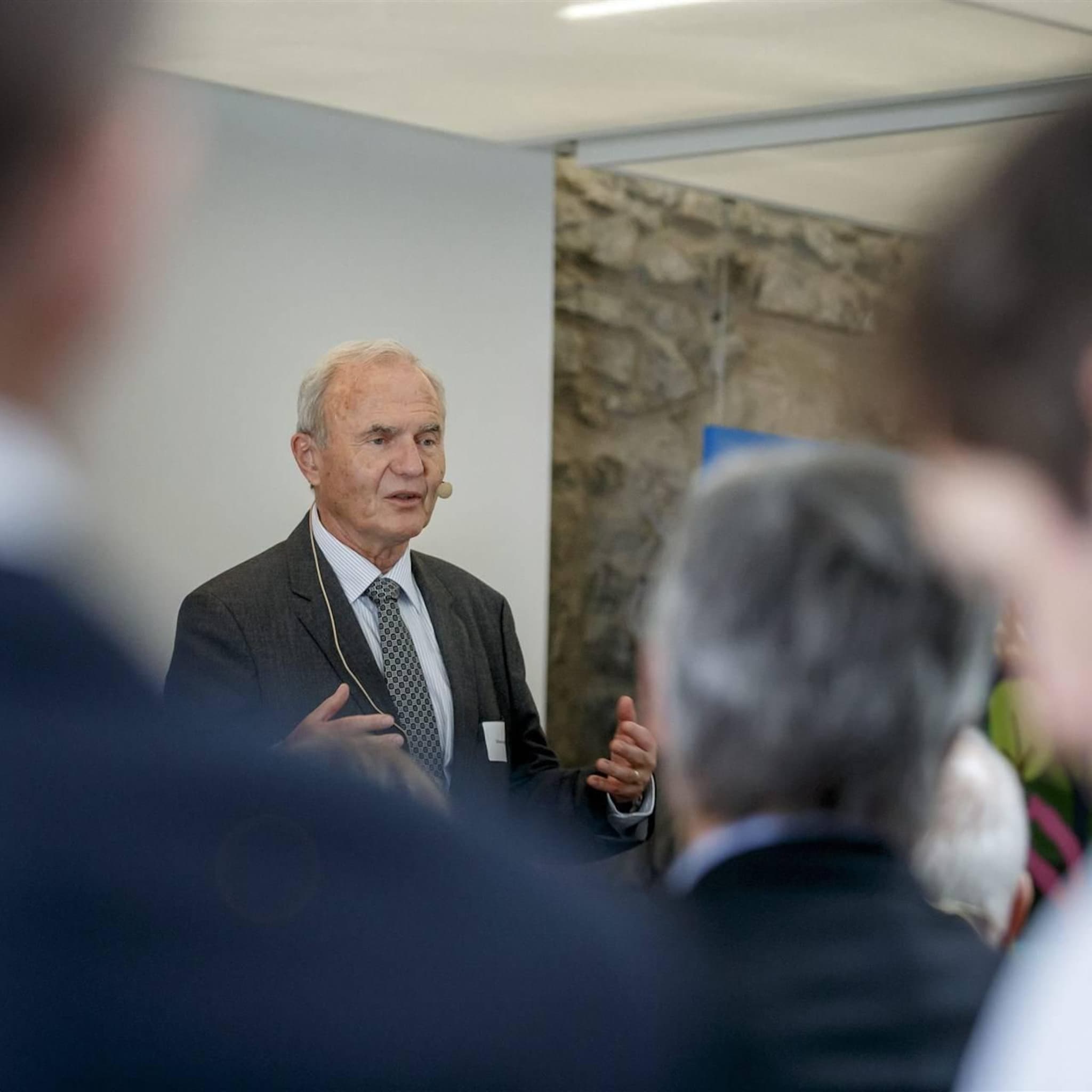 voormalig topfunctionaris ecb waarschuwt voor inflatieschokken