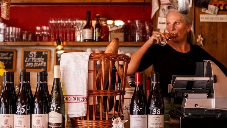 Hanneke Schouten runt al 24 jaar haar eigen restaurant, zónder personeel. Foto: Carly Wollaert