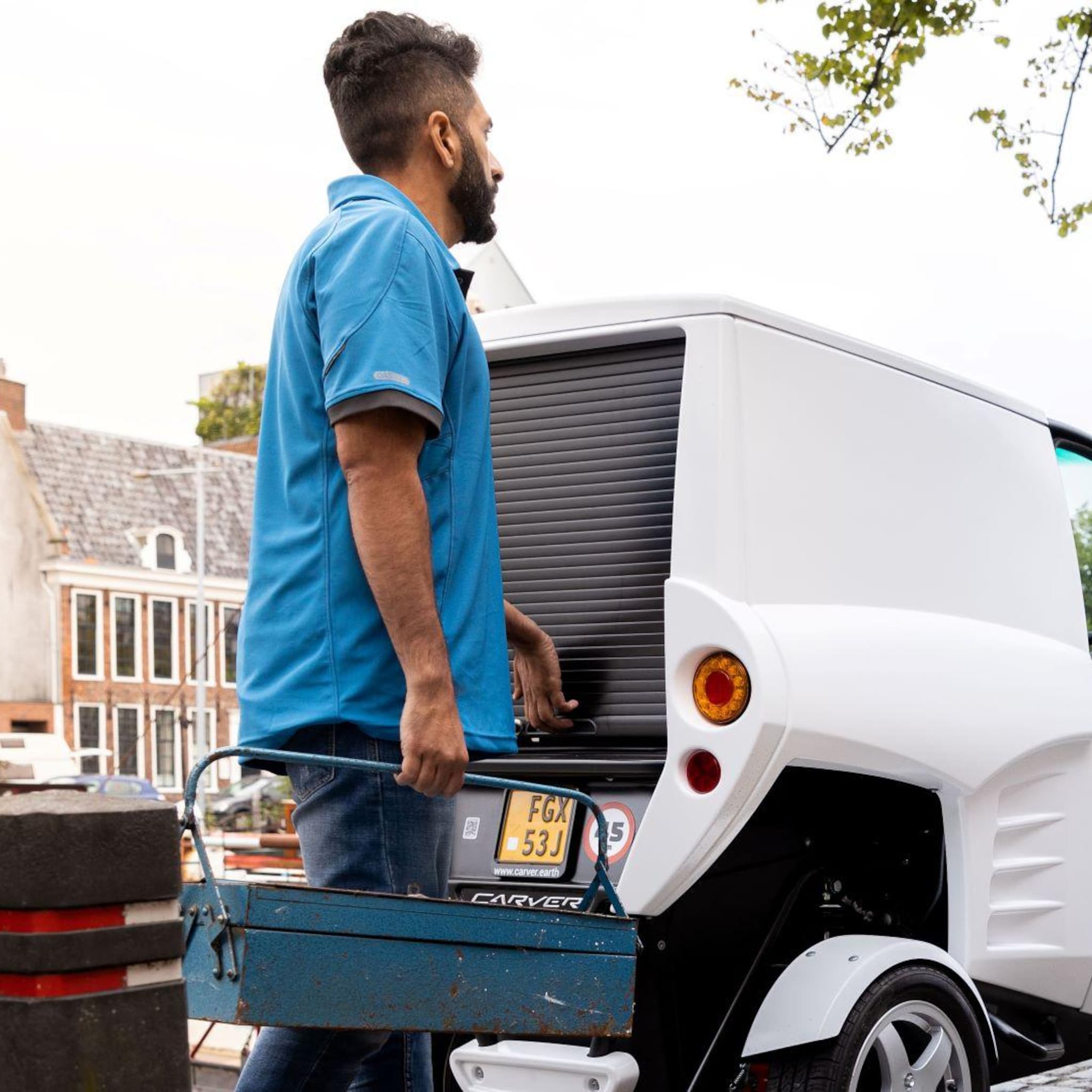 nederlandse elektrische voertuigbouwer carver maakt vliegende start in belgie