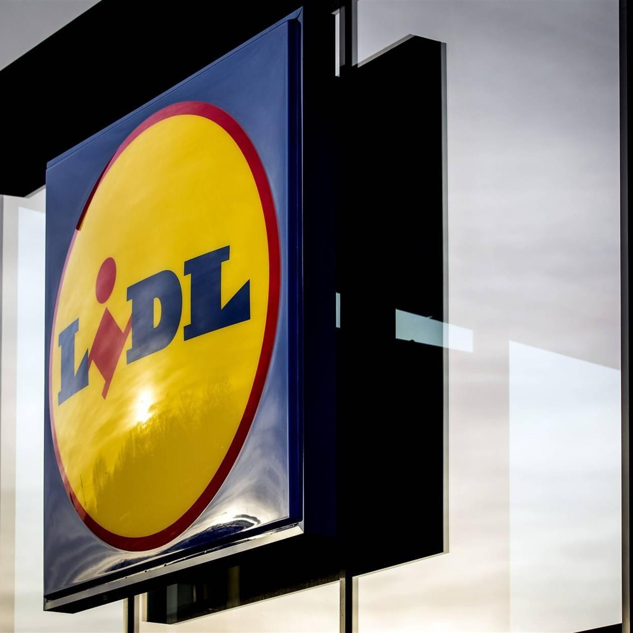 lidl moet van arbeidsinspectie maatregelen nemen vanwege werkdruk