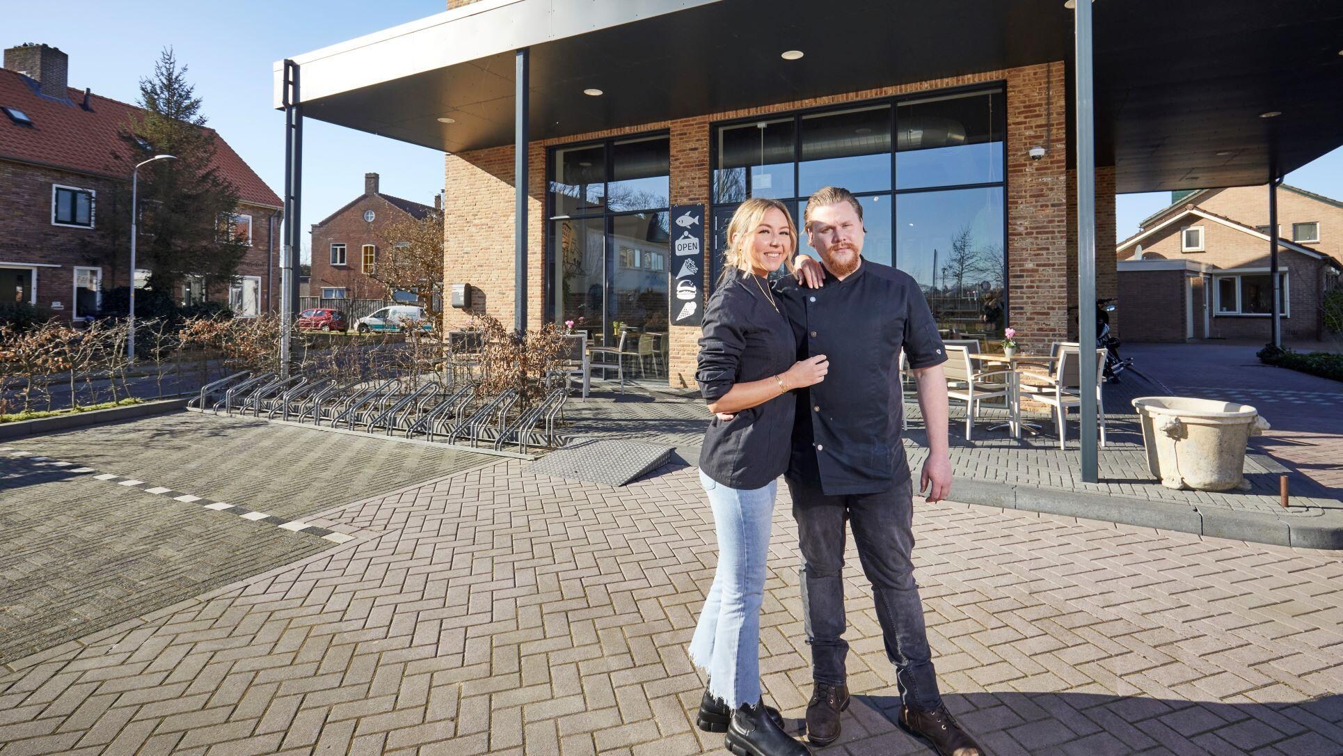 Mandy en Nick hebben samen met hun personeel een cursus gevolgd om om dementie te herkennen. Foto: Arjan Gotink