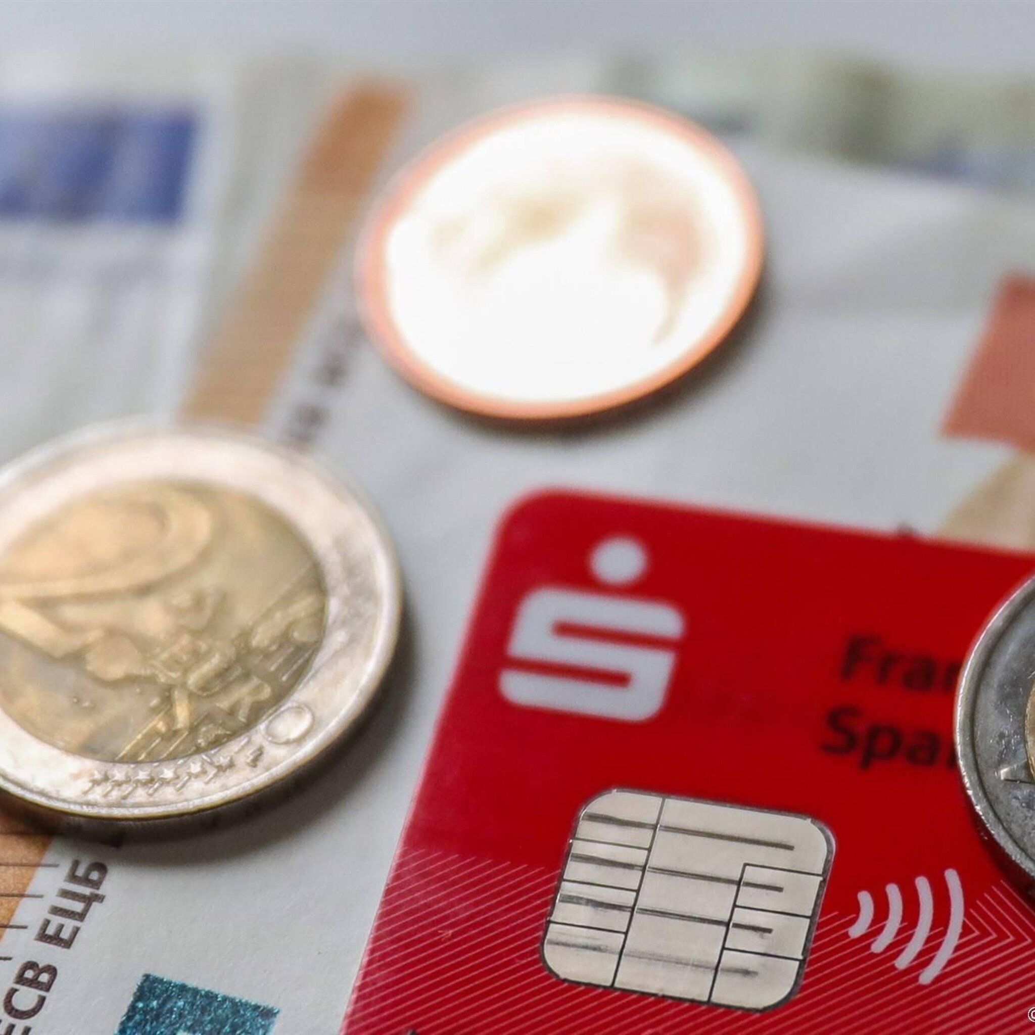 zorgen eu rekenkamer over controle uitgaven buiten begroting om