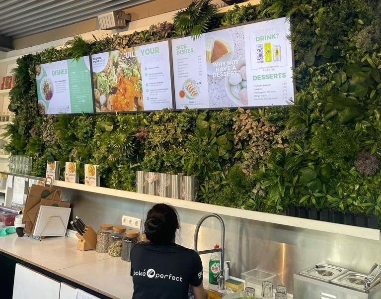 Door menuschermen werden veel meer toppings besteld. Foto: Poké Perfect.