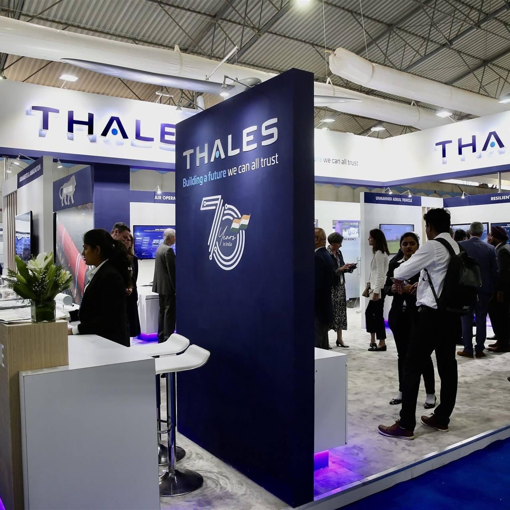 defensiegigant thales op zoek naar 12 000 personeelsleden