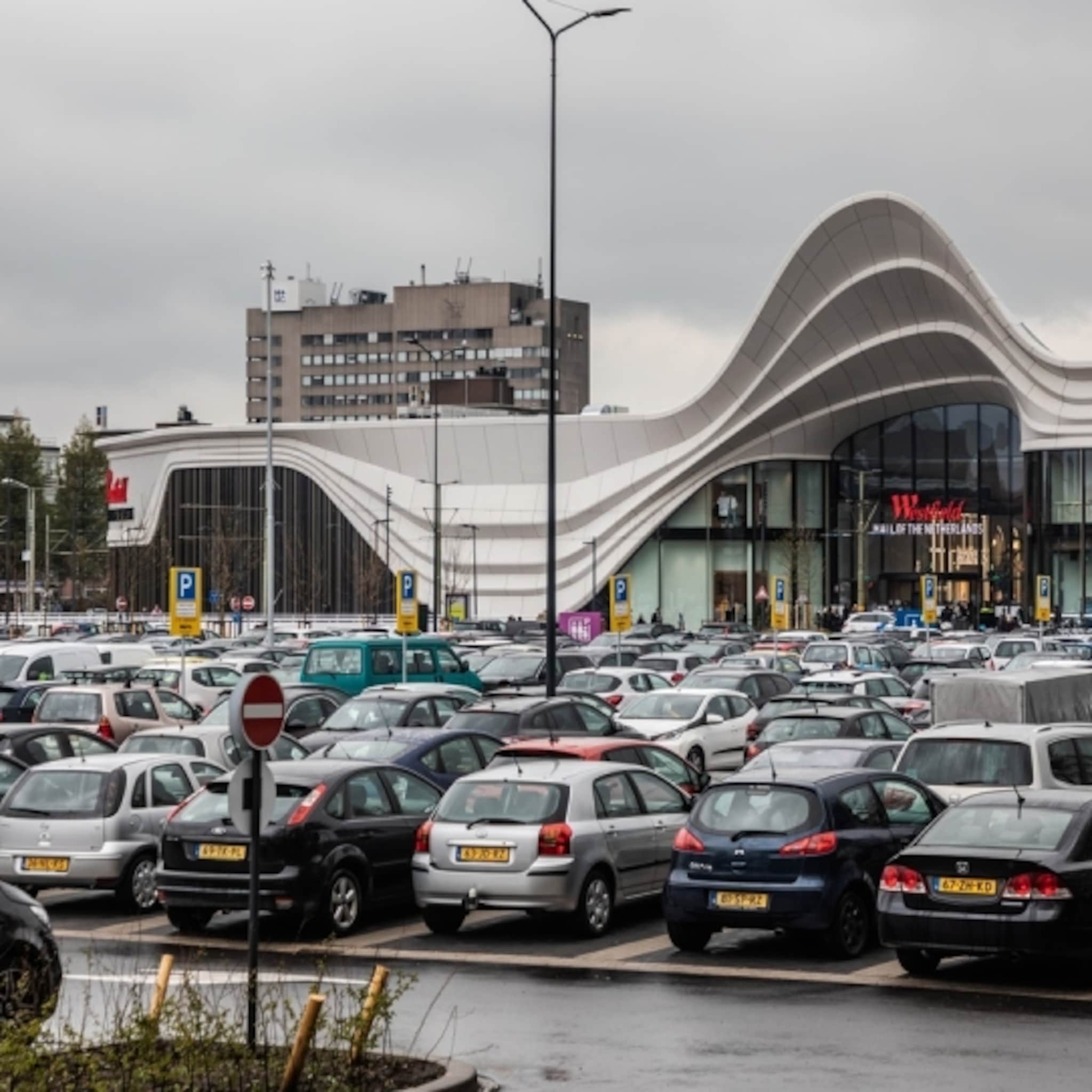 ondernemers vrezen einde gratis parkeren bij mall of the netherlands