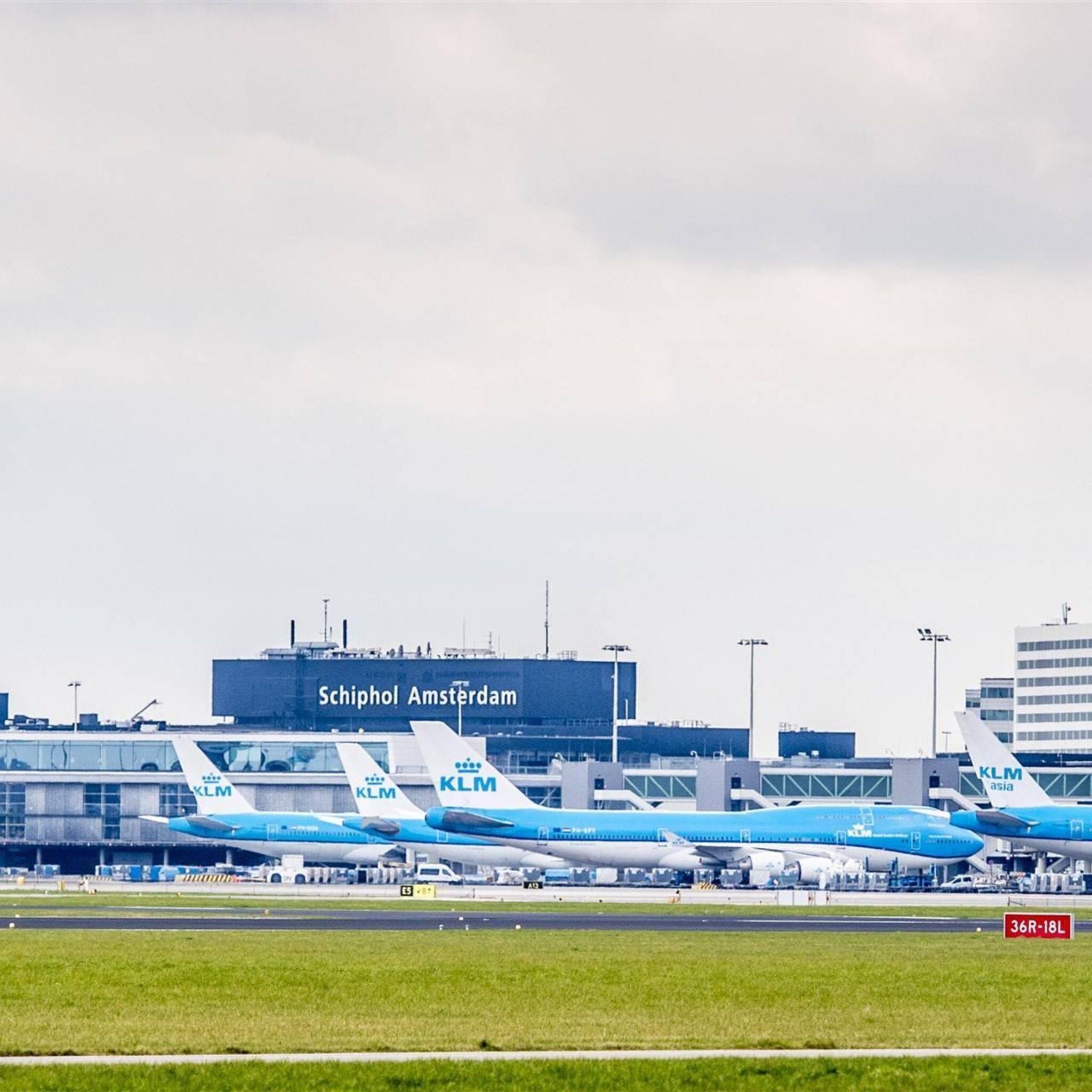 schiphol wil niet minder dan 460 000 vluchten en alleen tijdelijk