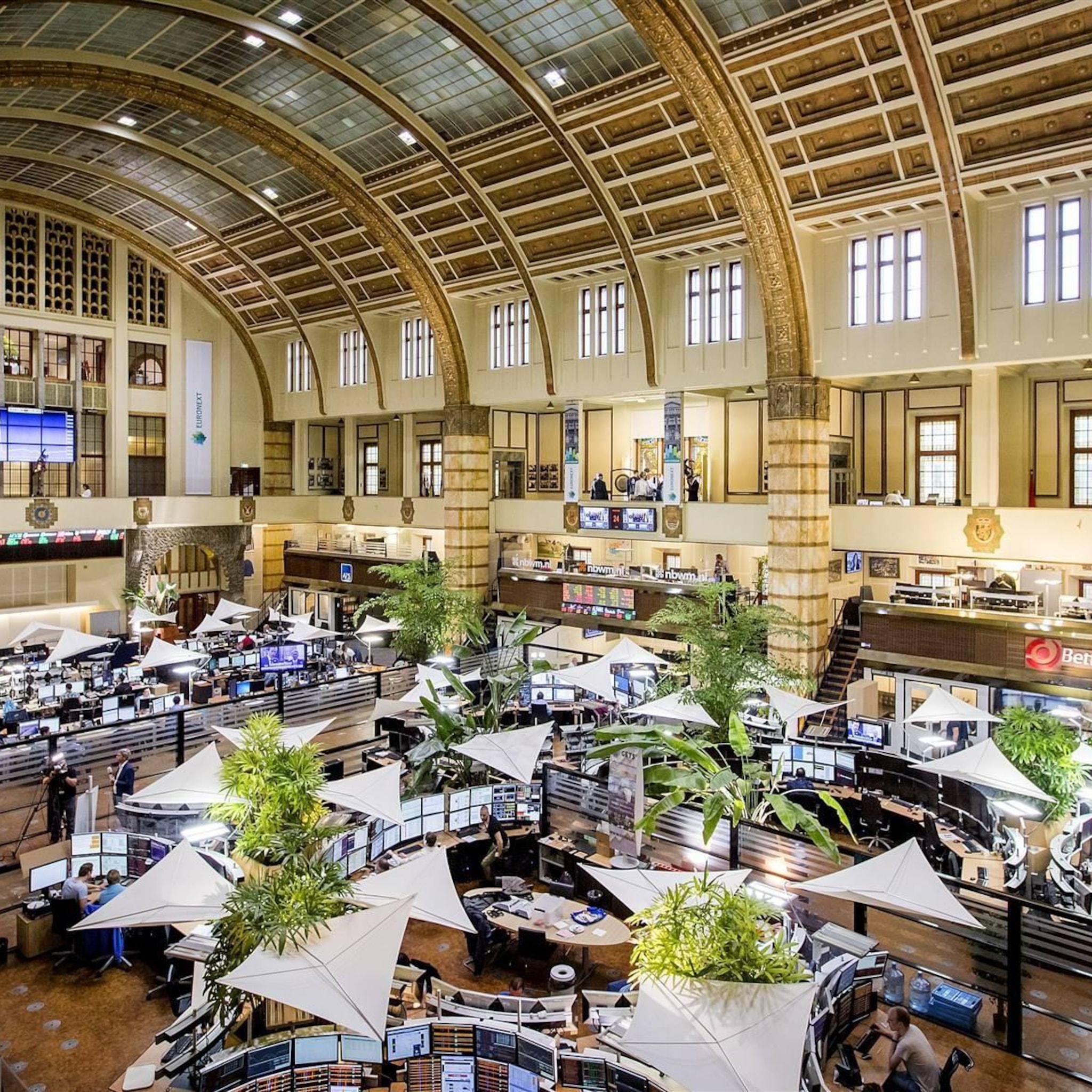 koerssprong allfunds op damrak na interesse beursbedrijf euronext