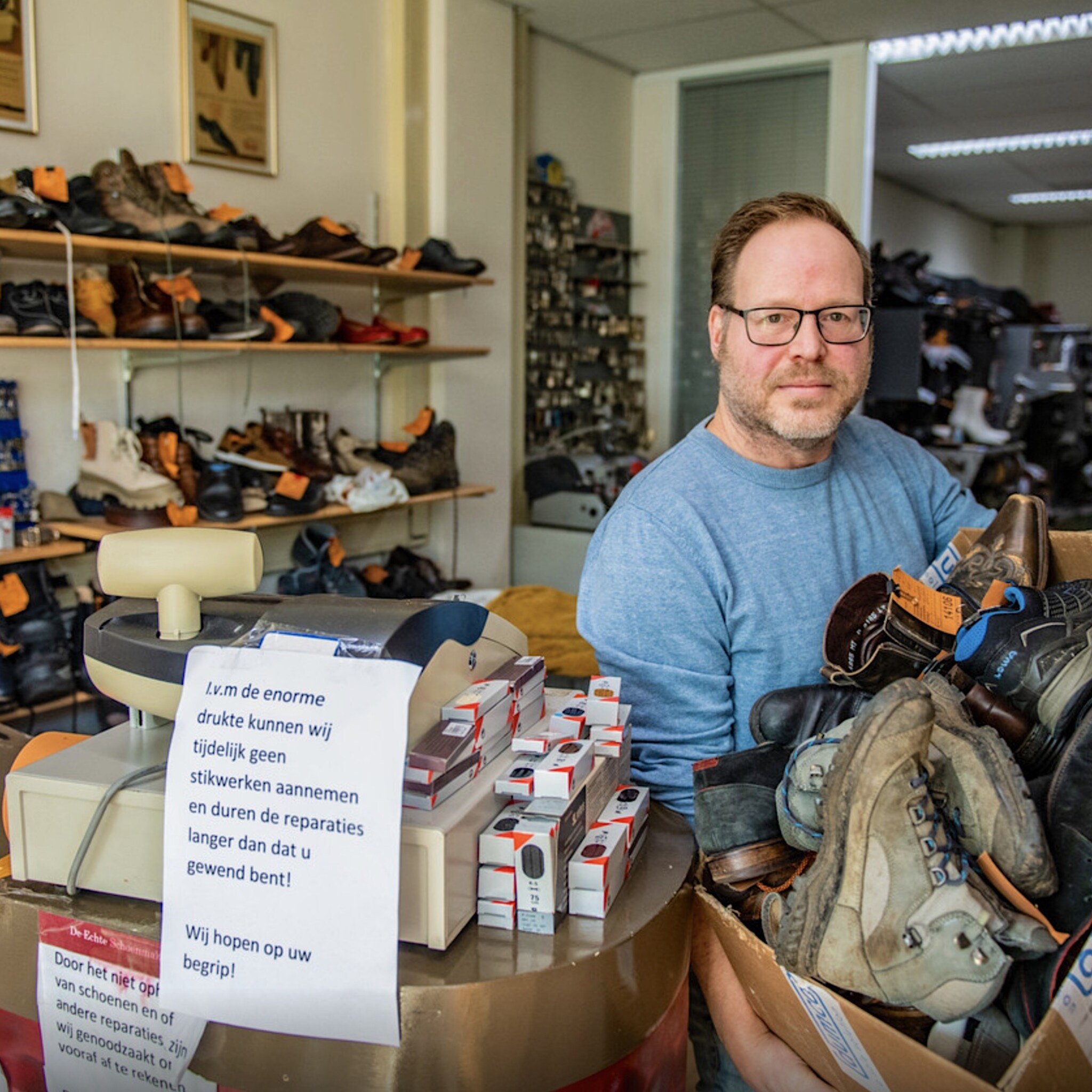 schoenmaker frans gooit winkel dag dicht ondanks drukte noodzaak om alles af te krijgen