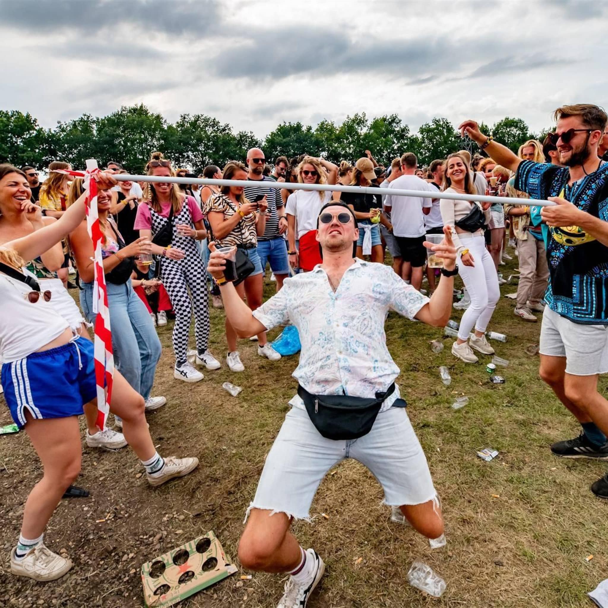 acm houdt ticketmarkt scherp in de gaten na klachten lowlands