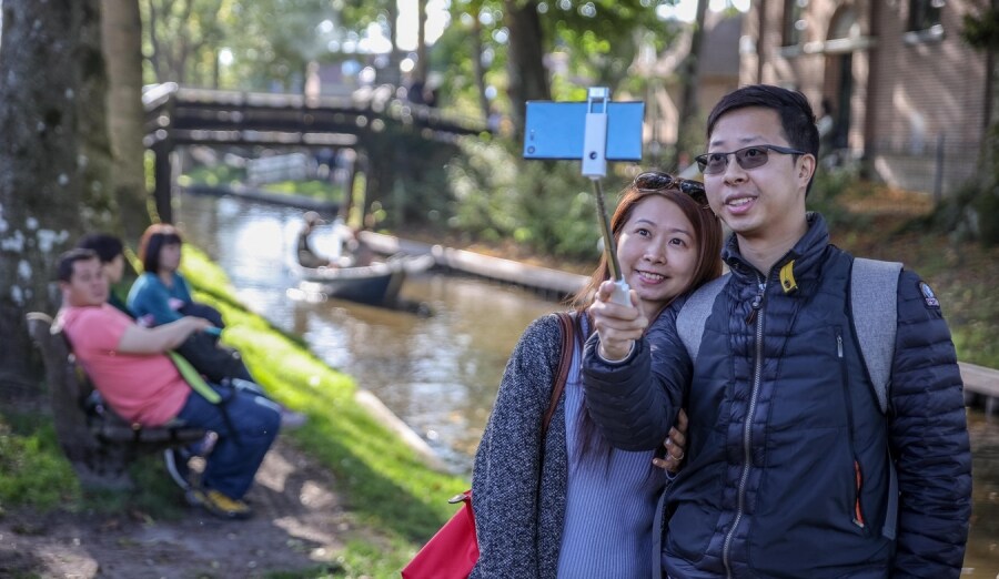 Bezoekers in Giethoorn, 2018. Foto's AD/Wilbert Bijzitter.