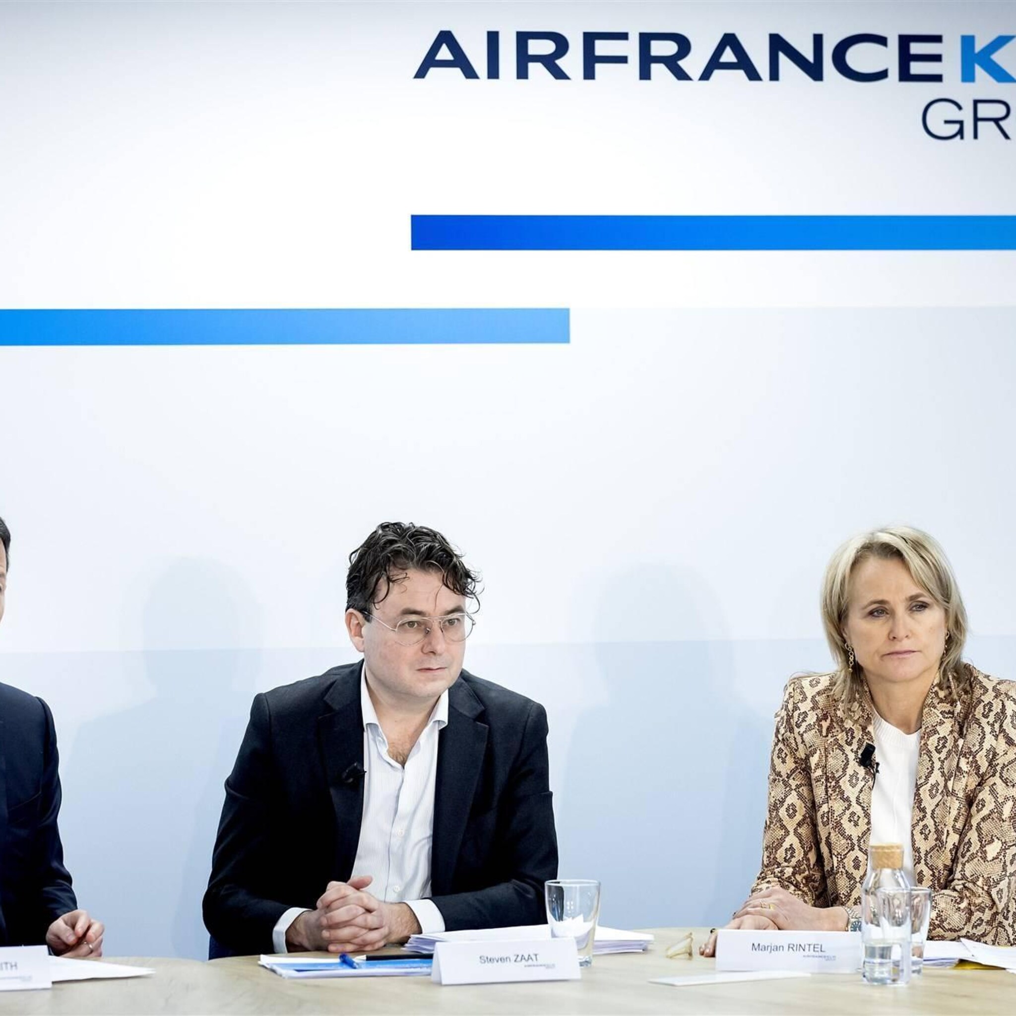 air france klm bij zeldzame winnaars op somber gestemd damrak