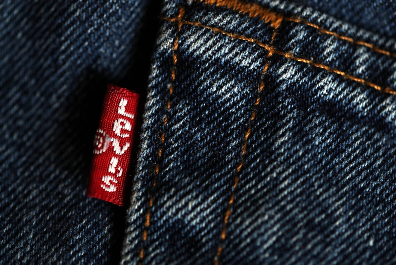 De bekende 'Red Tag' op Levi's-spijkerbroeken. Foto: AFP