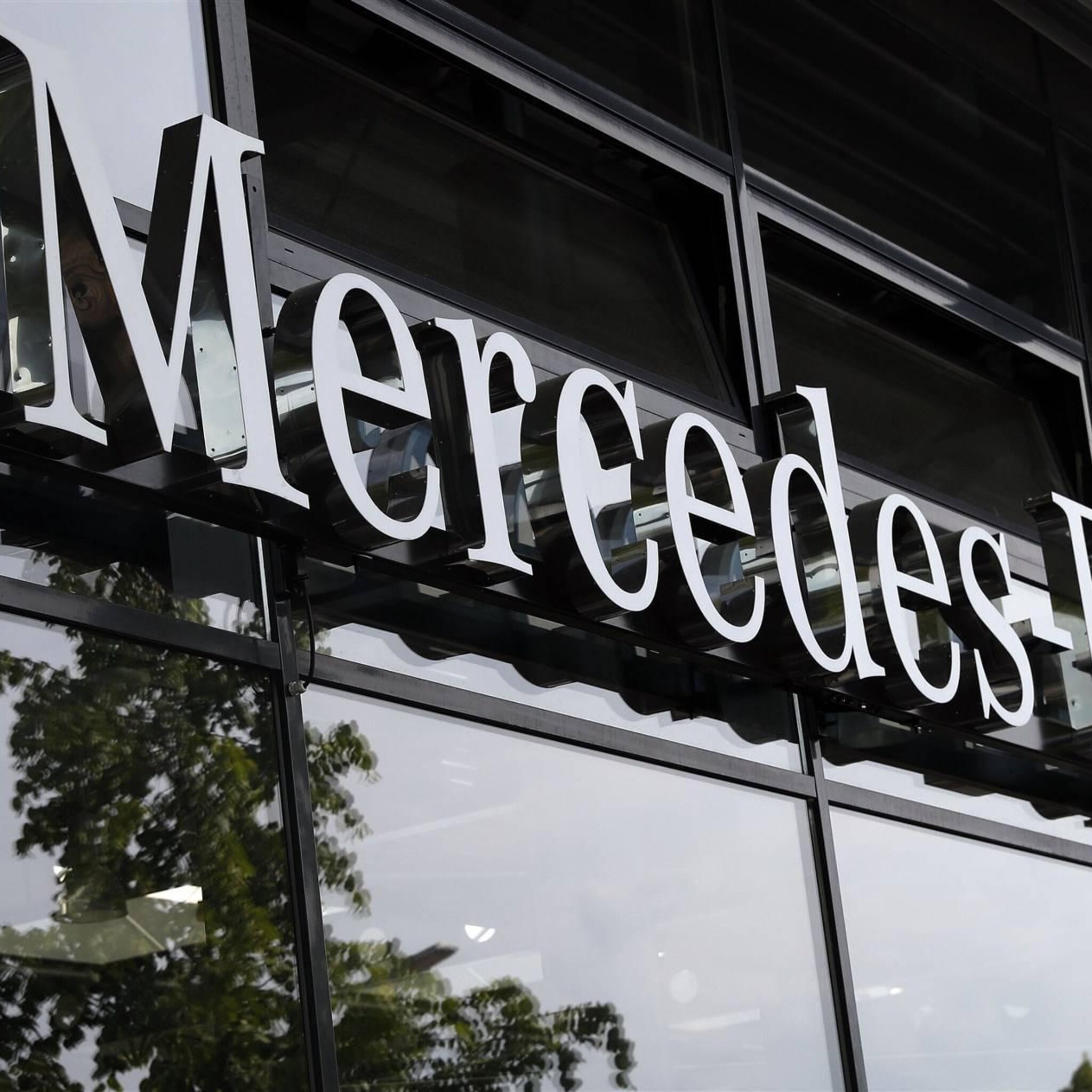 hogere winst voor mercedes benz maar verslechtering op komst