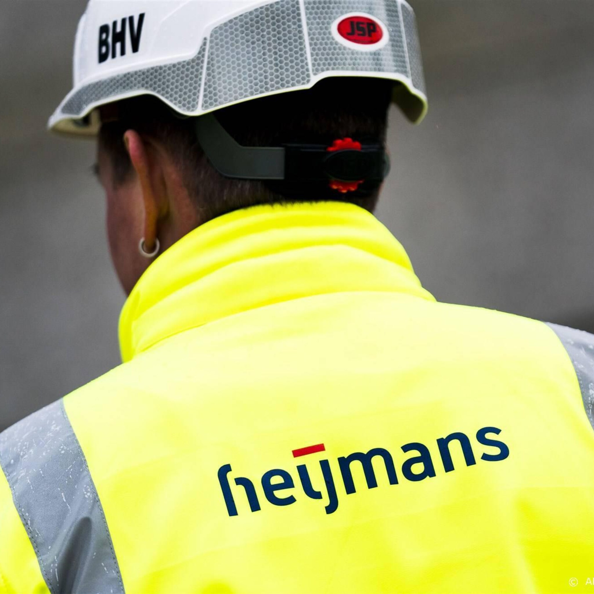 bouwers bam en heijmans hard omhoog op damrak pharming omlaag