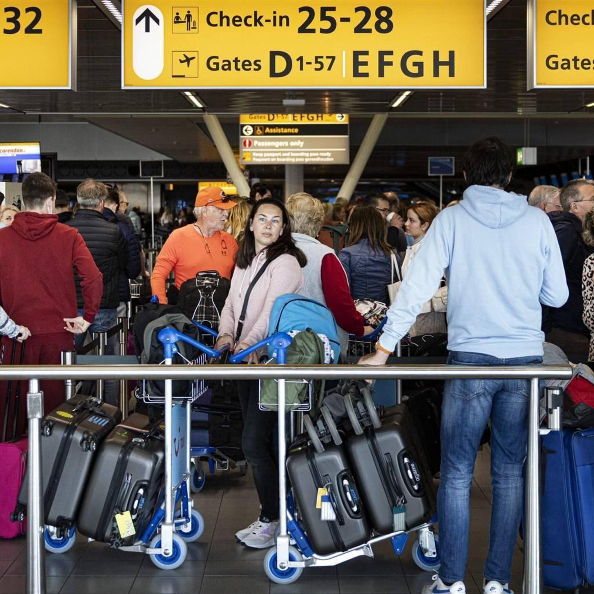 schiphols definitieve plan voor meivakantie laat op zich wachten