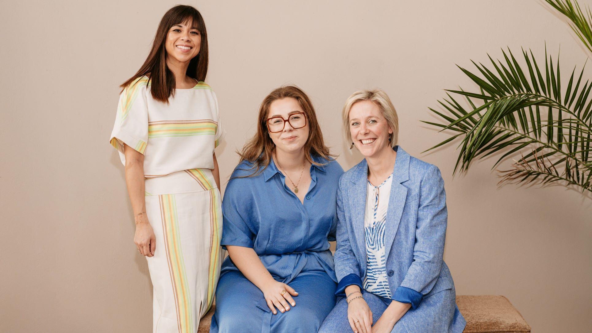 (Van links naar rechts): Christina Hadinoto, oprichter van Contour Lab, Yentl Desmyter, manager van Marie Méro en Marline Michiels, operations manager van Marie Méro. Foto: Nanted Photography